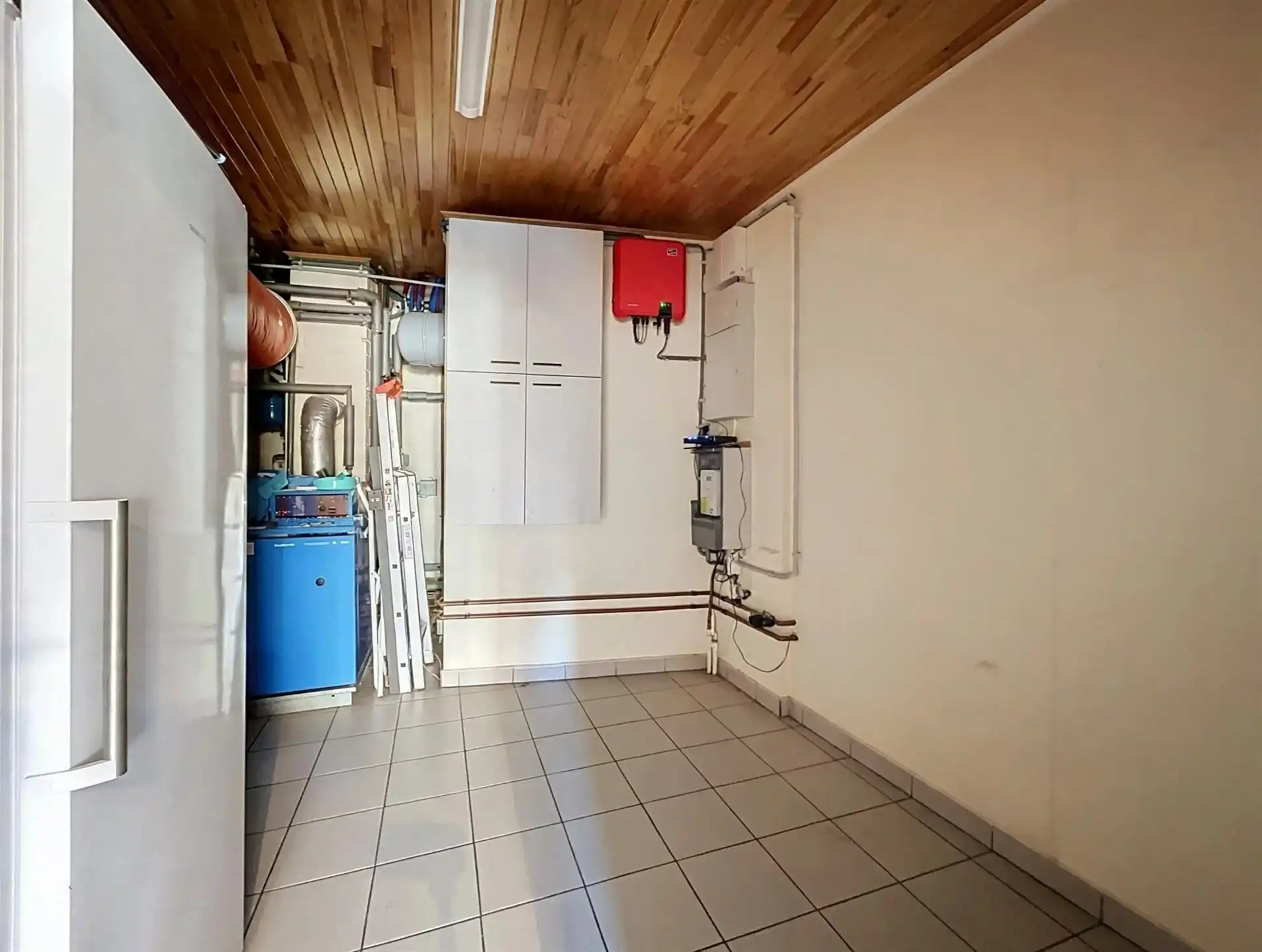 Gezinswoning met handelsruimte en  dubbele garage op toplocatie foto 22