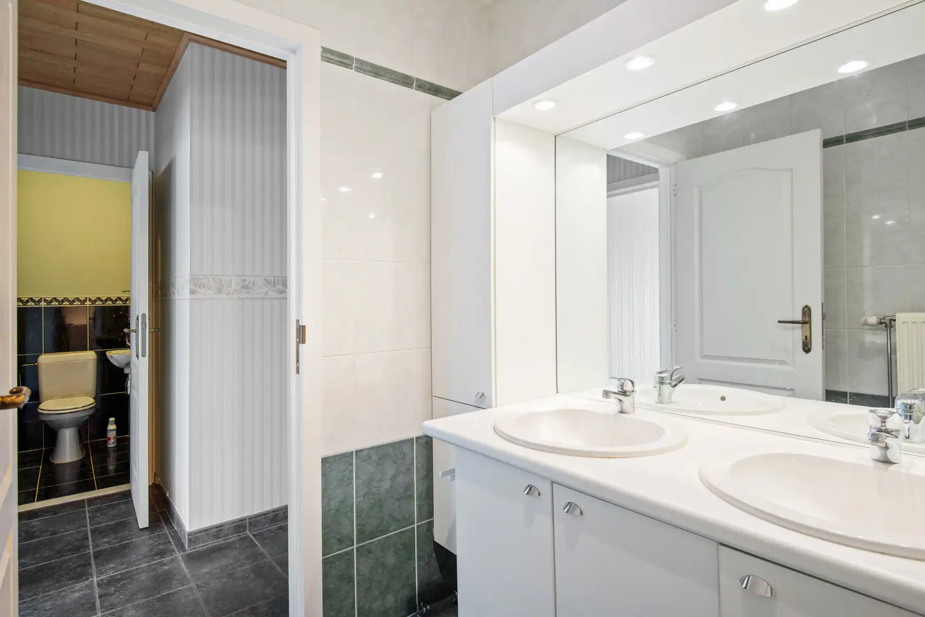 Rustig gelegen appartement met lift, terras en garagebox foto 14
