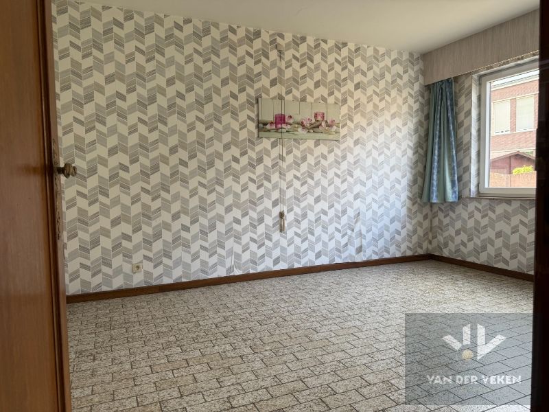 Te renoveren, ruim, centraal en toch rustig gelegen glvl 2-slpkapp met ruim terras nabij centrum Halveweg Zonhoven foto 16