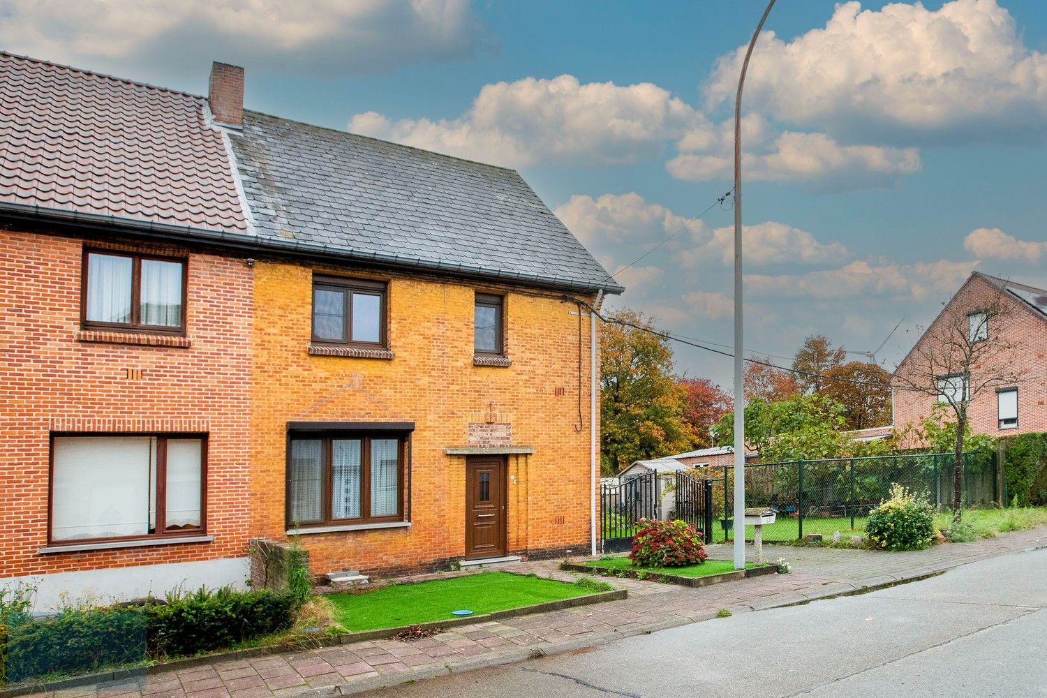 Hoofdfoto van de publicatie: Ruime gezinswoning in rustige residentiële wijk in Winterslag, Genk