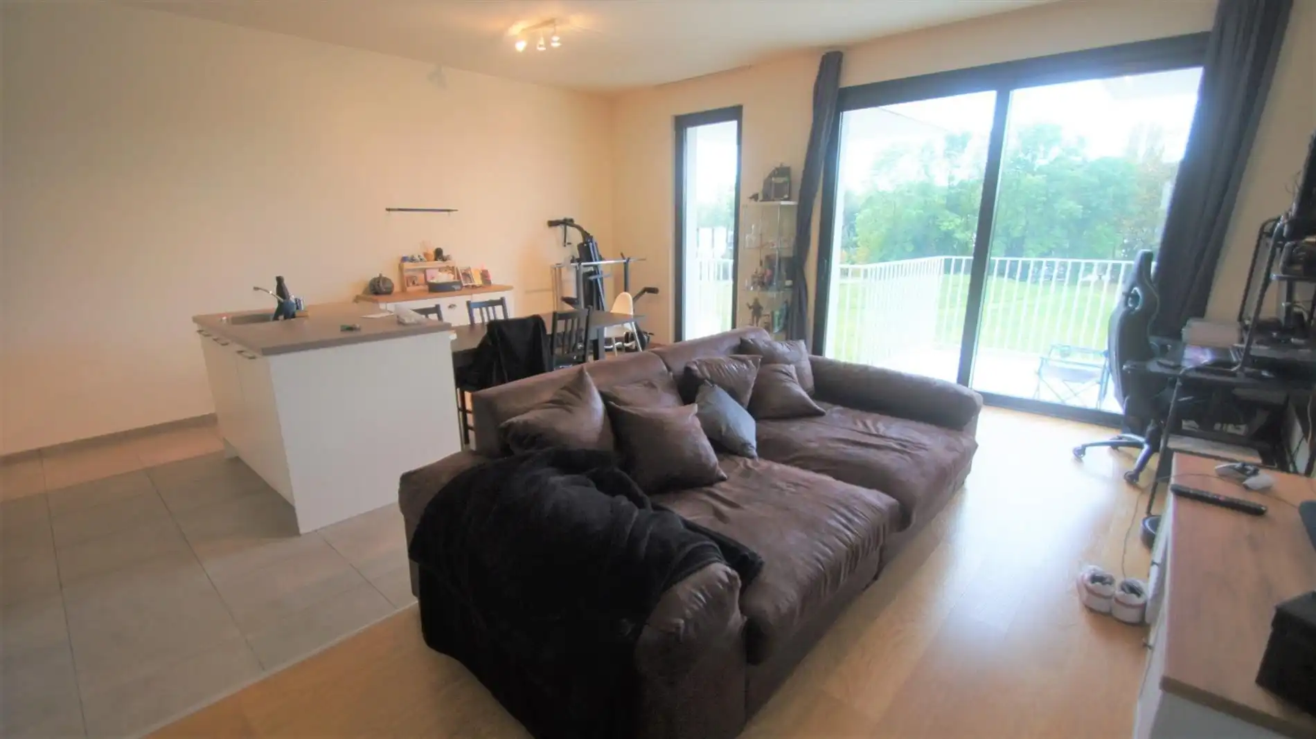 Ruim en recent 2 slpks-app. met terras en autostaanplaats foto 4