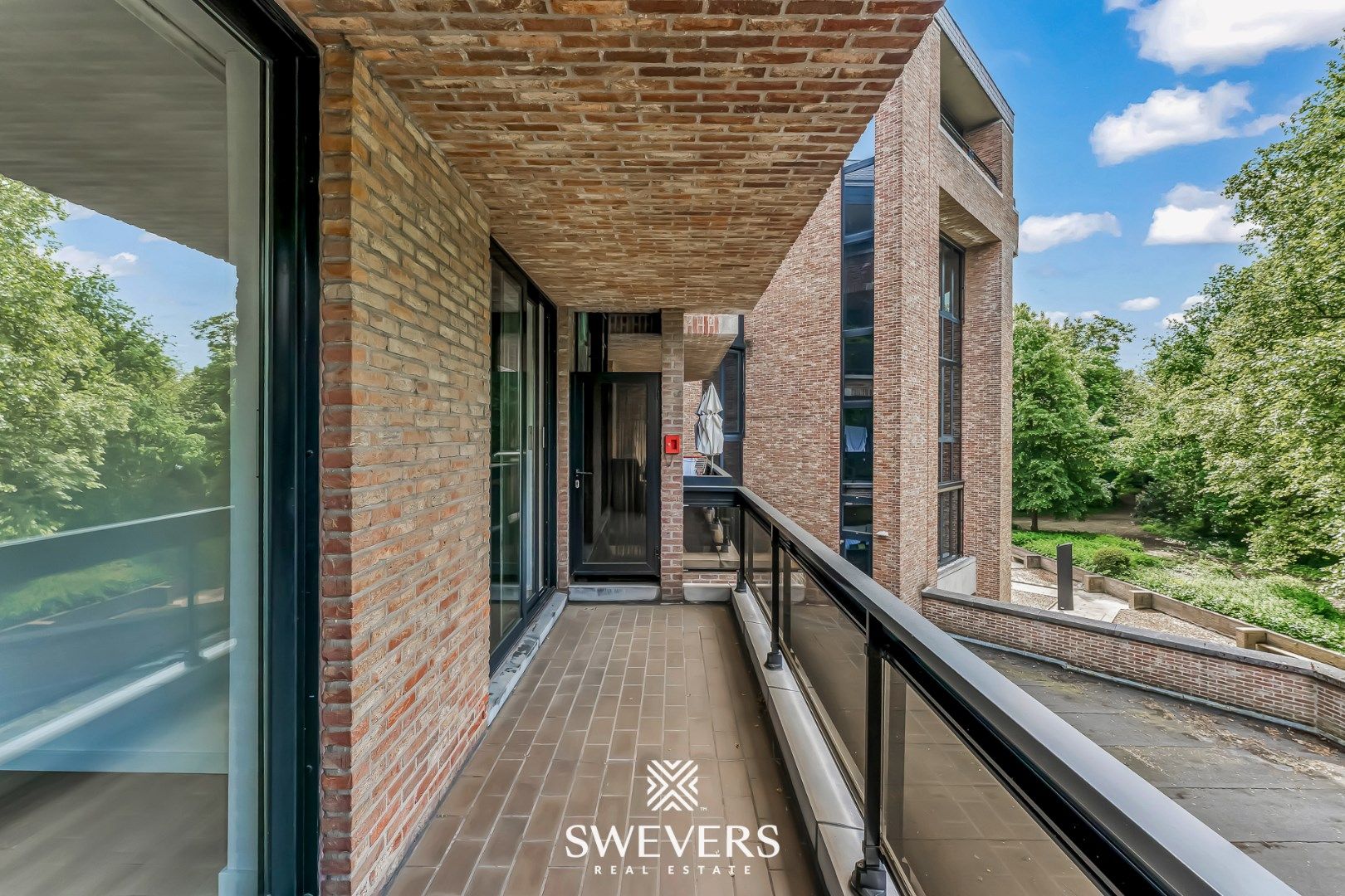 Stijlvol en instapklaar wonen (115m²) met autostaanplaats in het hart van Hasselt foto 24