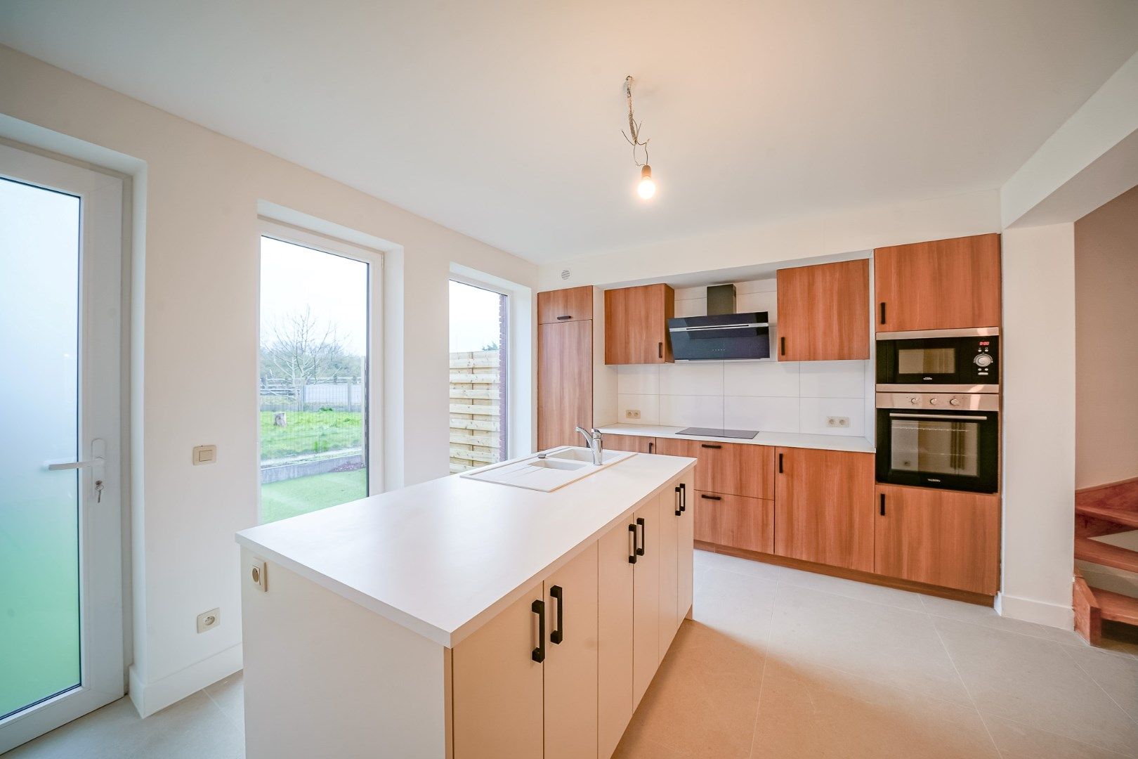 Prachtig gerenoveerde woning (vernieuwbouw) te Zandvoorde  foto 2