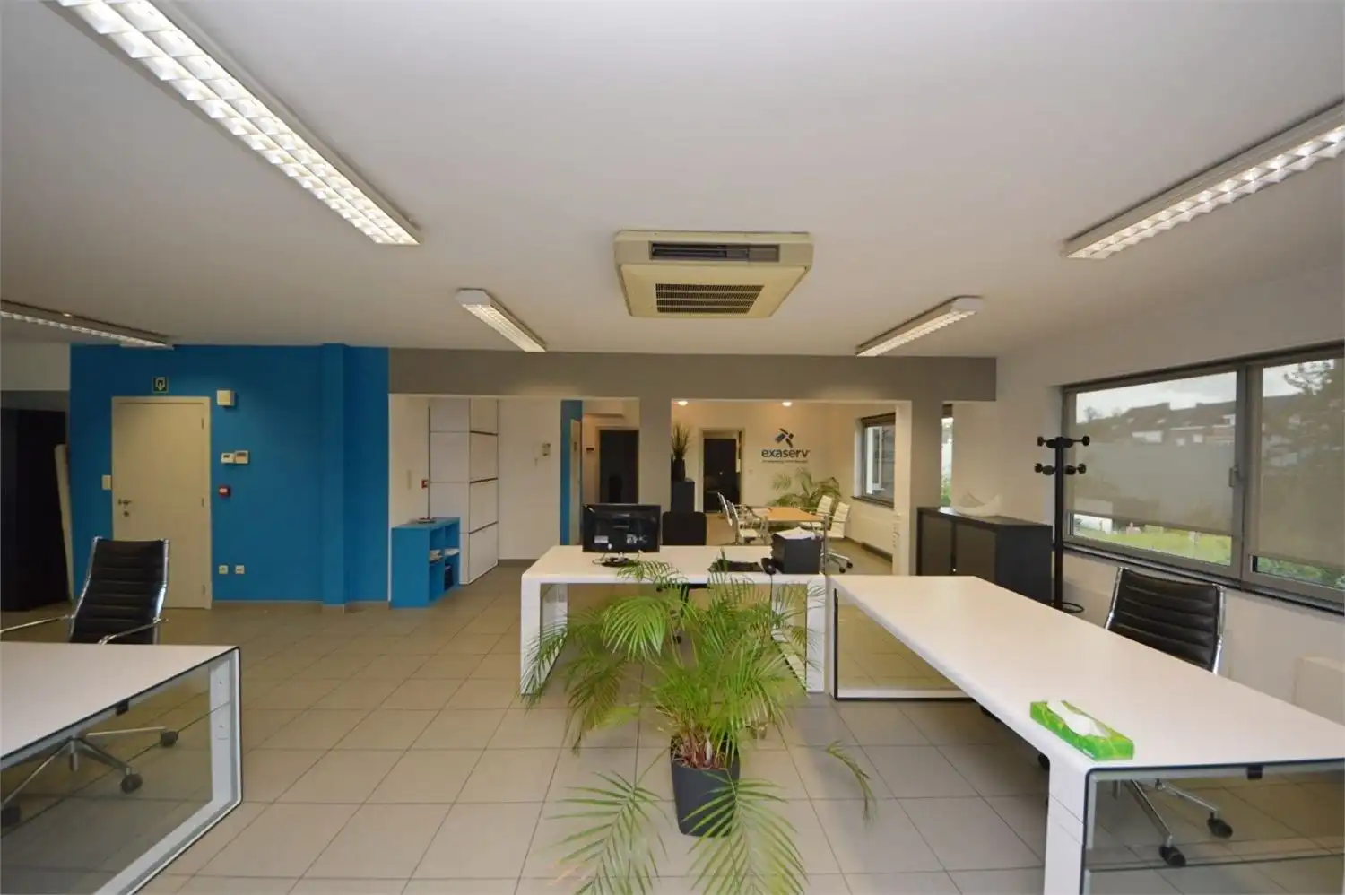 INSTAPKLAAR KANTOOR MET 6 PRIVE PARKEERPLAATSEN NABIJ E40 KAREELSTRAAT foto 14