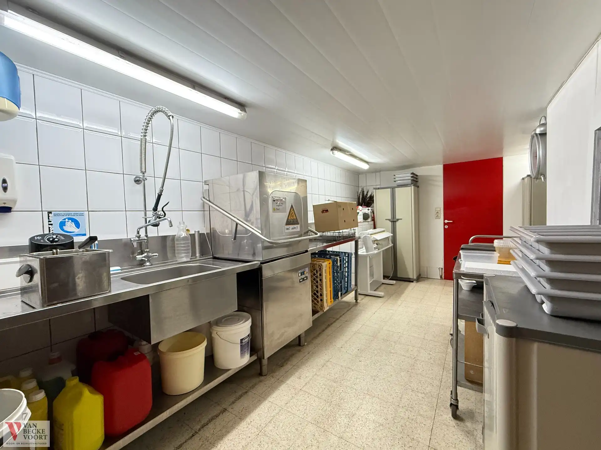 Handelsgelijkvloers 197m² + kelder foto 14