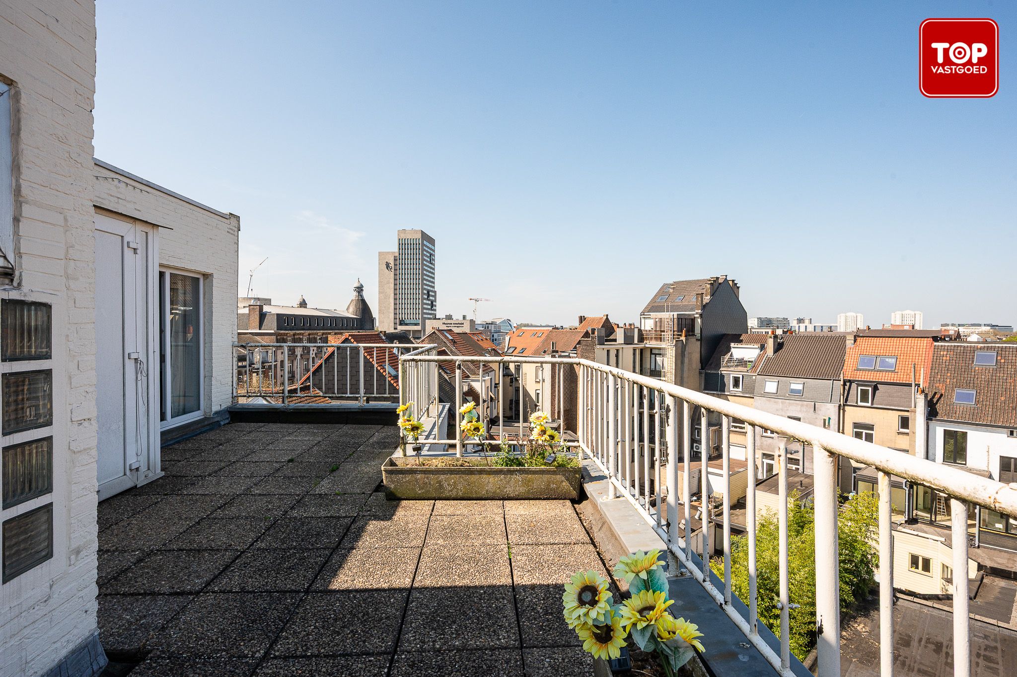 Penthouse met rondom gelegen terras en drie slaapkamers op toplocatie. foto 17