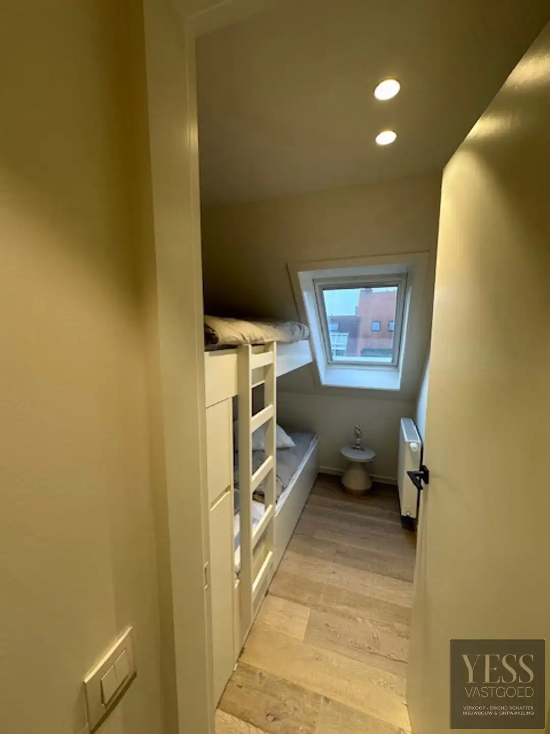 Stijlvol gerenoveerd appartement op een zucht van de zee! foto 14