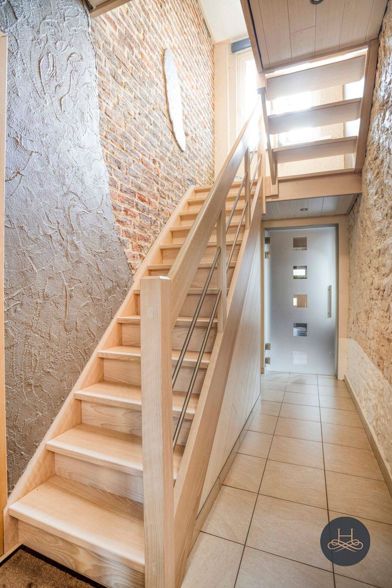 Instapklare ruime woning met tuin, oprit en royale garage foto 9