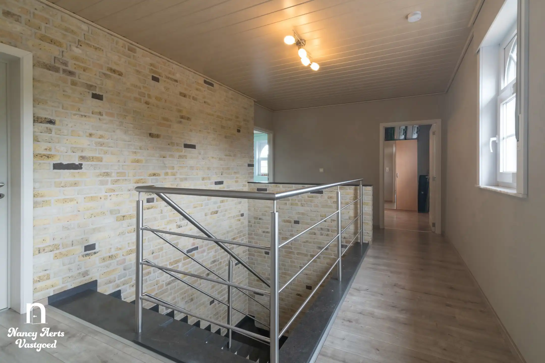 Ruime villa met praktijkruimte, kelder en zonnige tuin foto 47