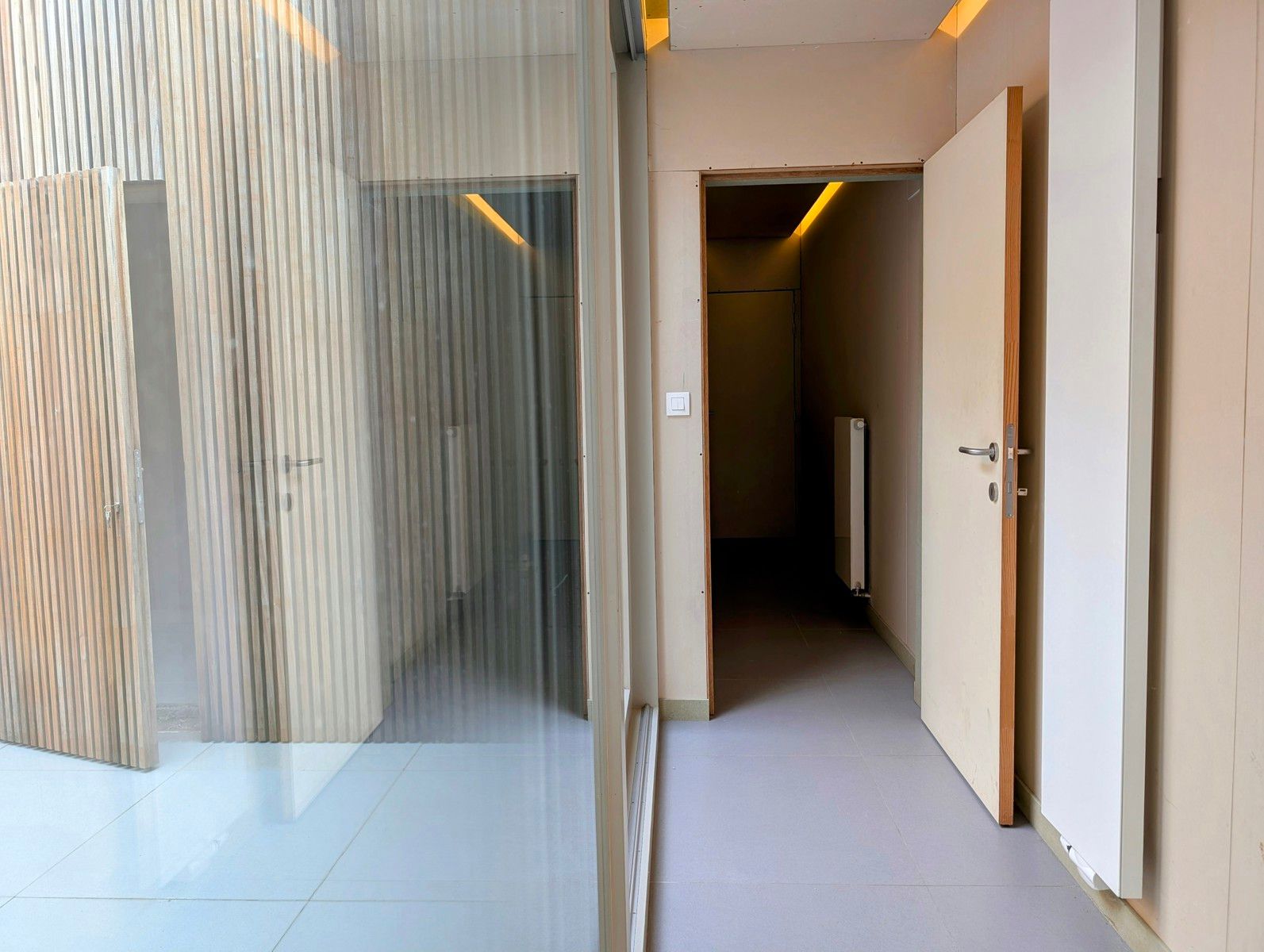 Te koop. Luxe gerenoveerde woning met wellness en garage – 4 slpks – vlakbij zee – instapklaar! foto 15