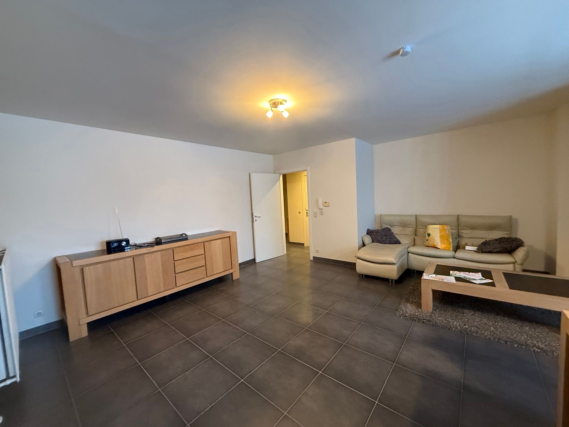 ERONDEGEM - Ruim, energiezuinig appartement met garage. foto 2