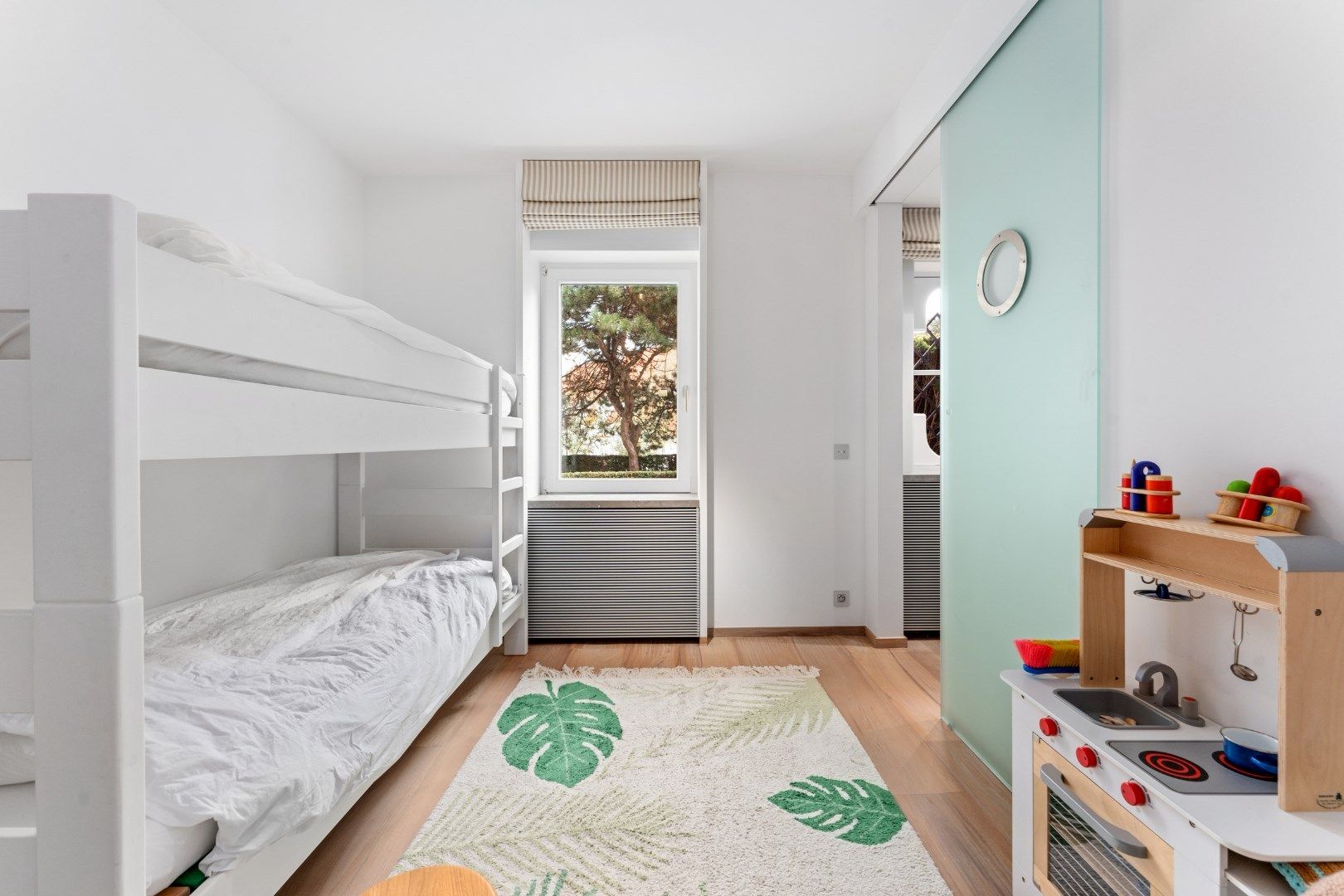 Prachtig gemeubeld appartement in een standingvolle residentie in hartje Zoute met 4 slk's!  foto 11