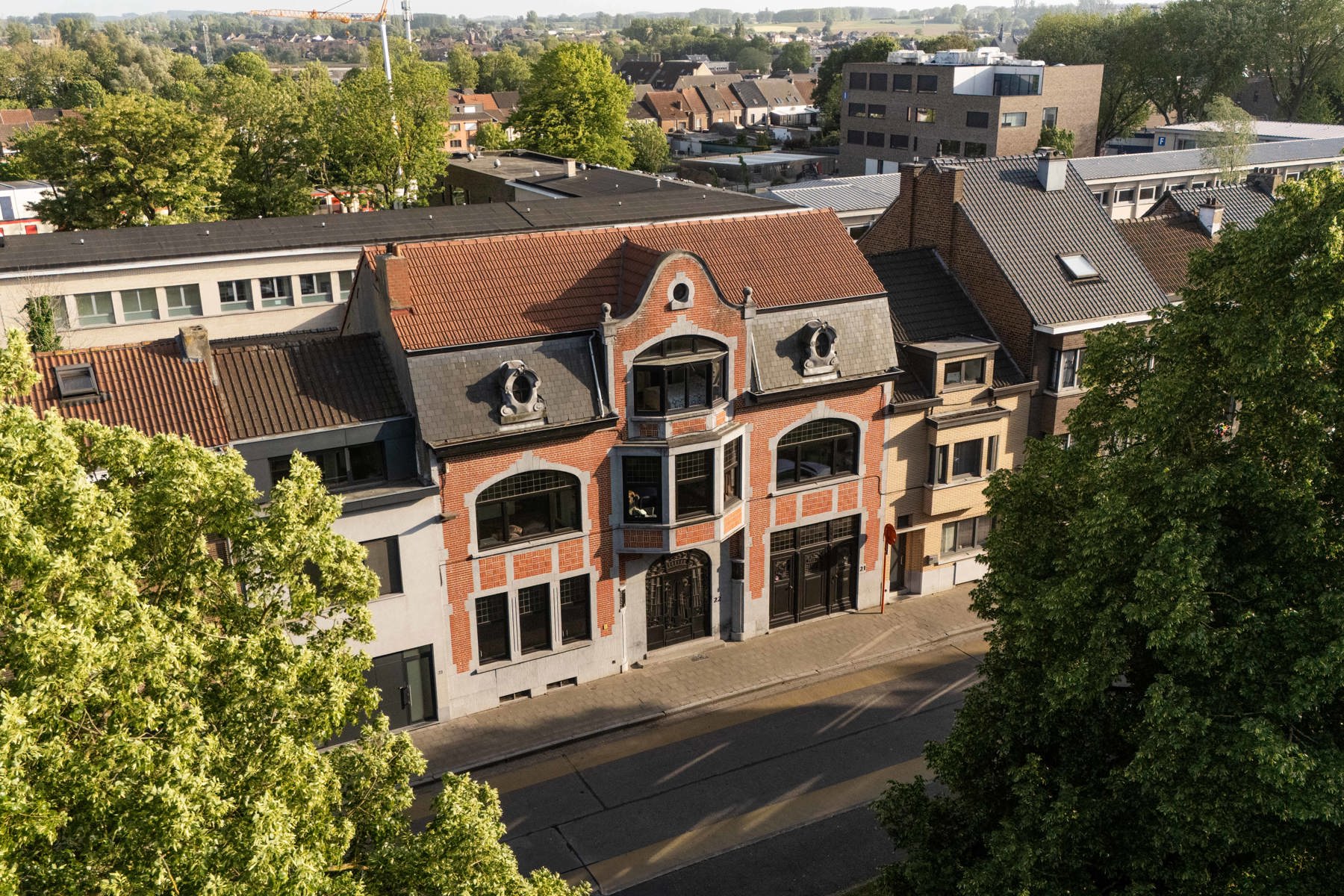 Karaktervolle herenwoning met polyvalente ruimte foto {{pictureIndex}}