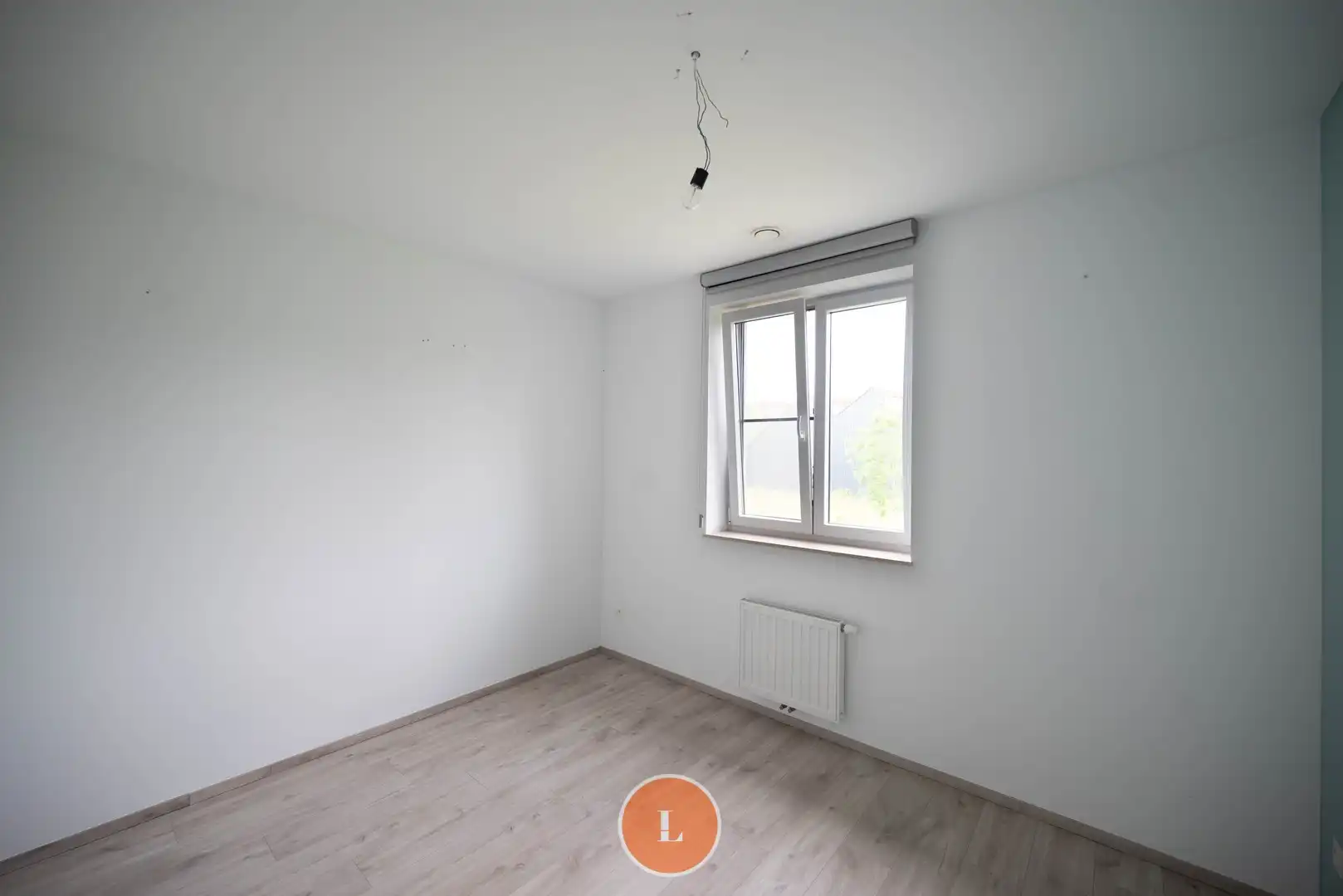 recente halfopen woning in een rustige wijk foto 9