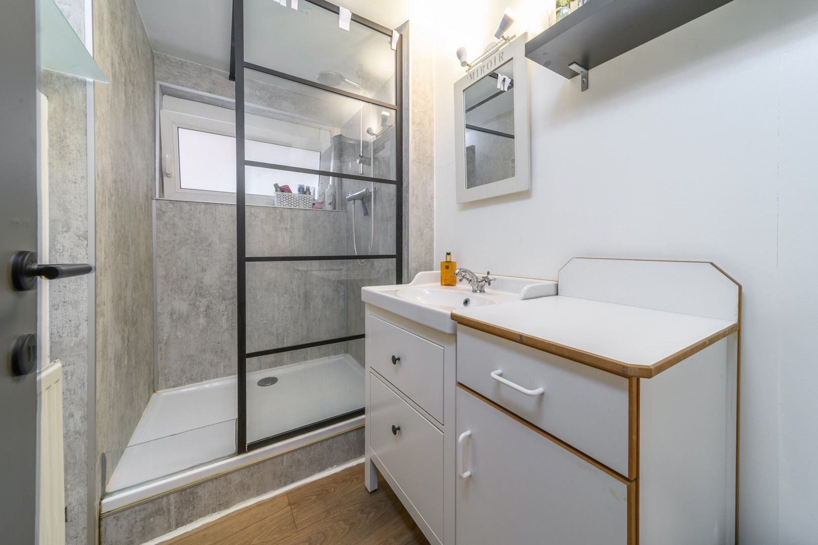 Instapklaar gelijkvloers appartement te Aalst foto 8