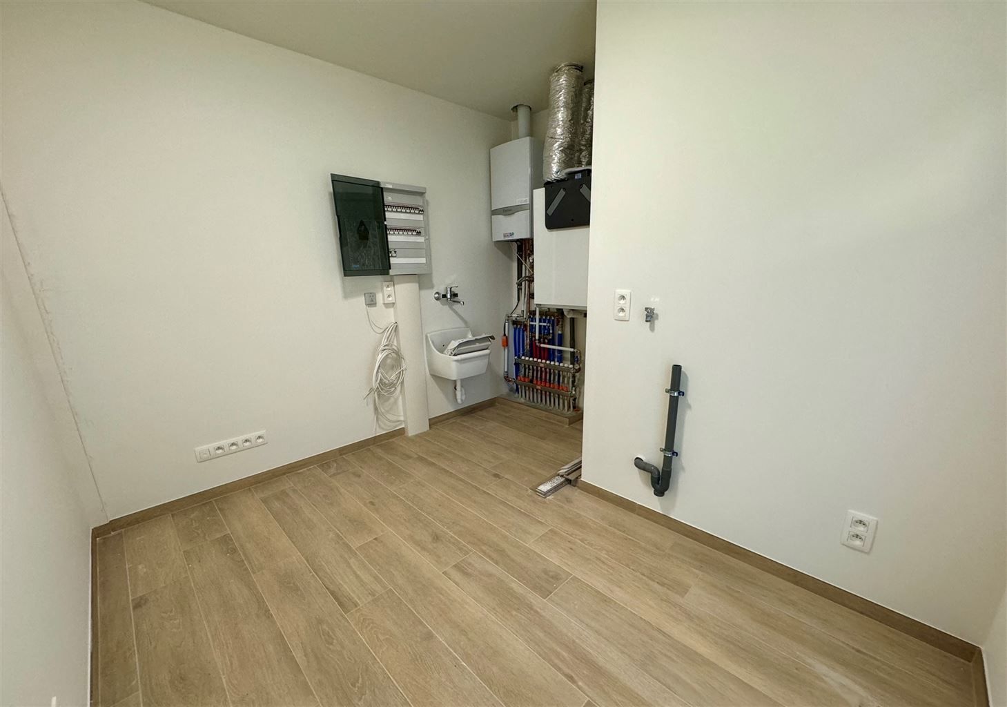 Luxe BEN-loft op de tweede verdieping met 3 slaapkamers en zeer ruim terras, gelegen nabij het centrum van Maaseik. foto 11