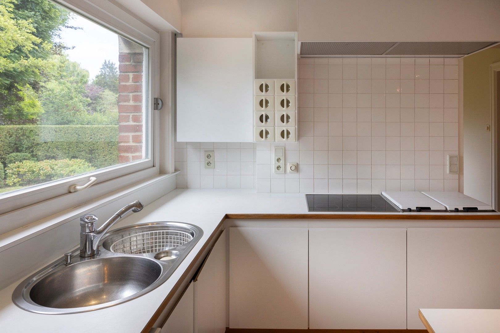 Statige villa met 5 slaapkamers en mooie, volwassen tuin. foto 9