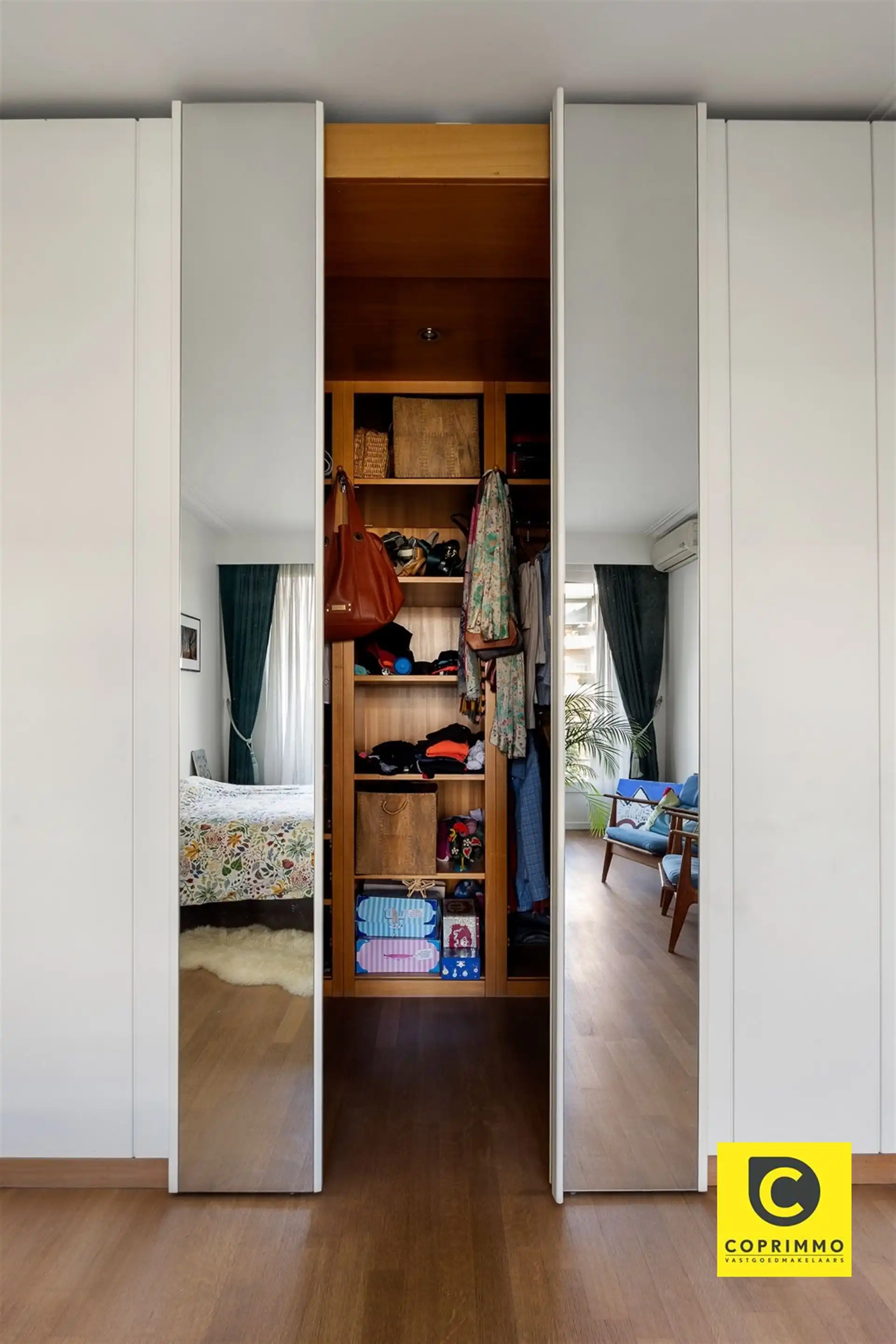 Riant 4 slaapkamer app + garage foto 10