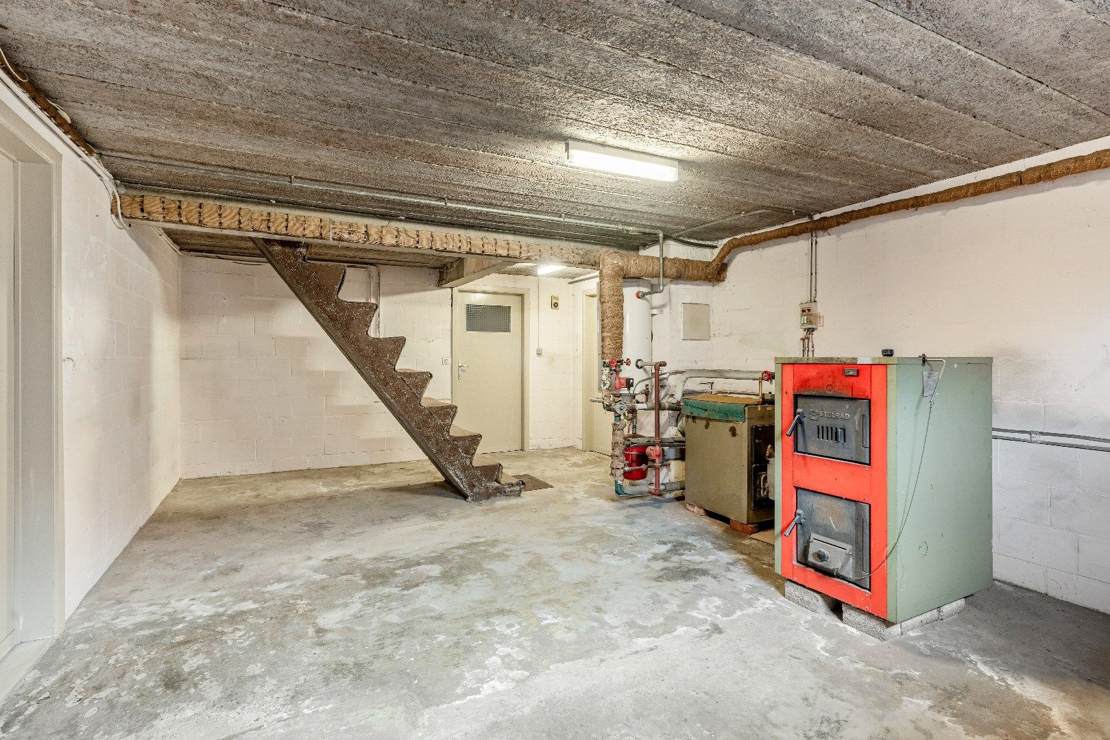  Te renoveren karakteristieke bungalow, 3 Slpk, ruime kelder met garage, op toplocatie foto 34