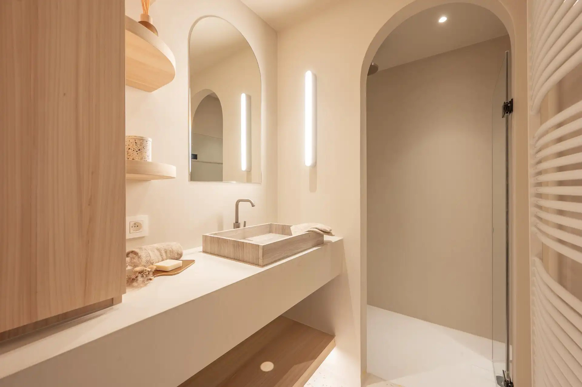 Zeer mooi gerenoveerd appartement met frontaal zeezicht op Zeedijk in het Het Zoute, gelegen vlakbij het Albertplein. foto 12