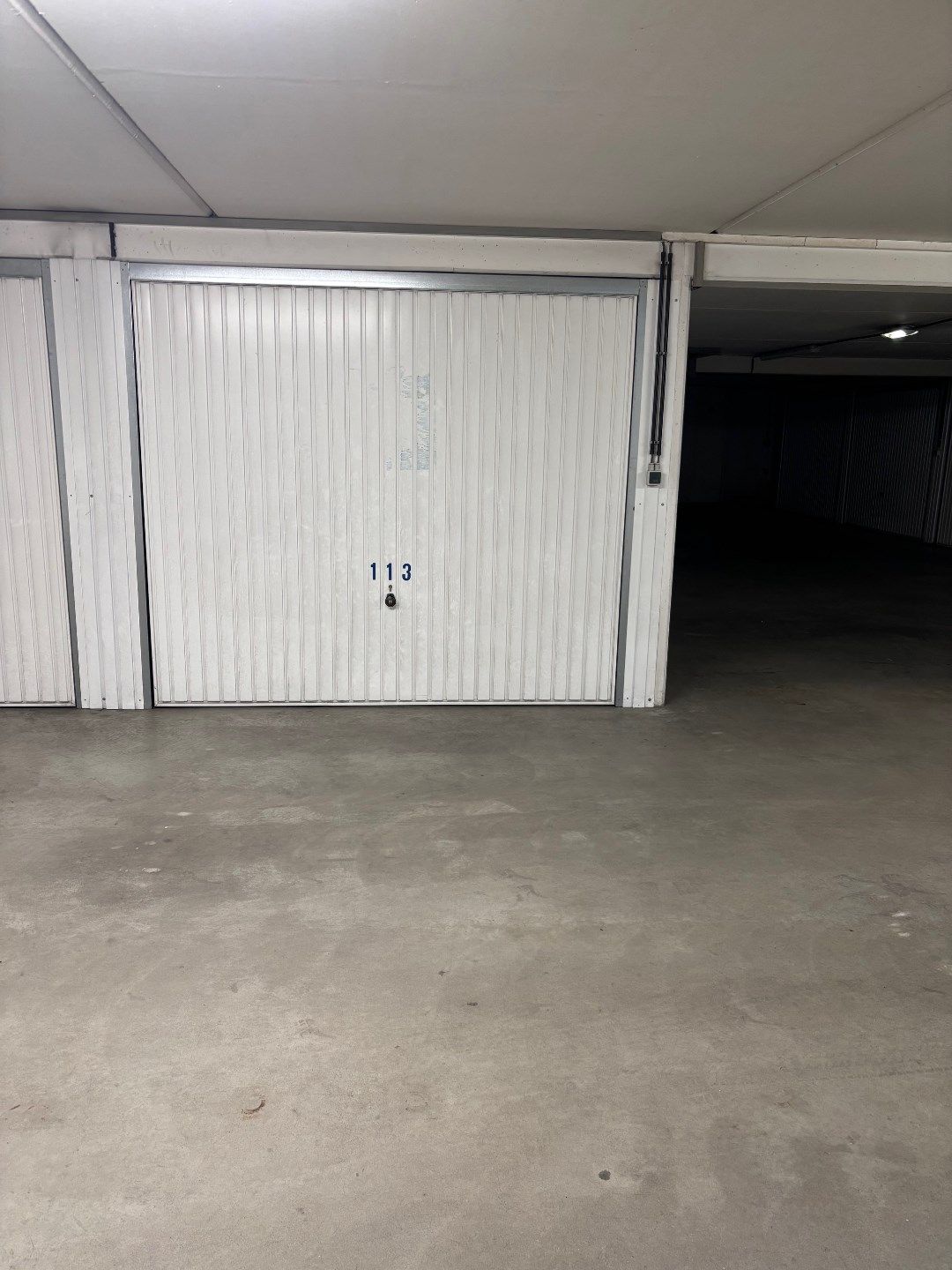 Garage te huur op jaarbasis te Middelkerke foto {{pictureIndex}}