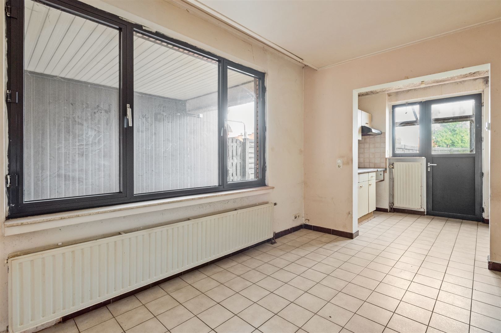 Te renoveren gelijkvloers appartement met garagebox foto 5