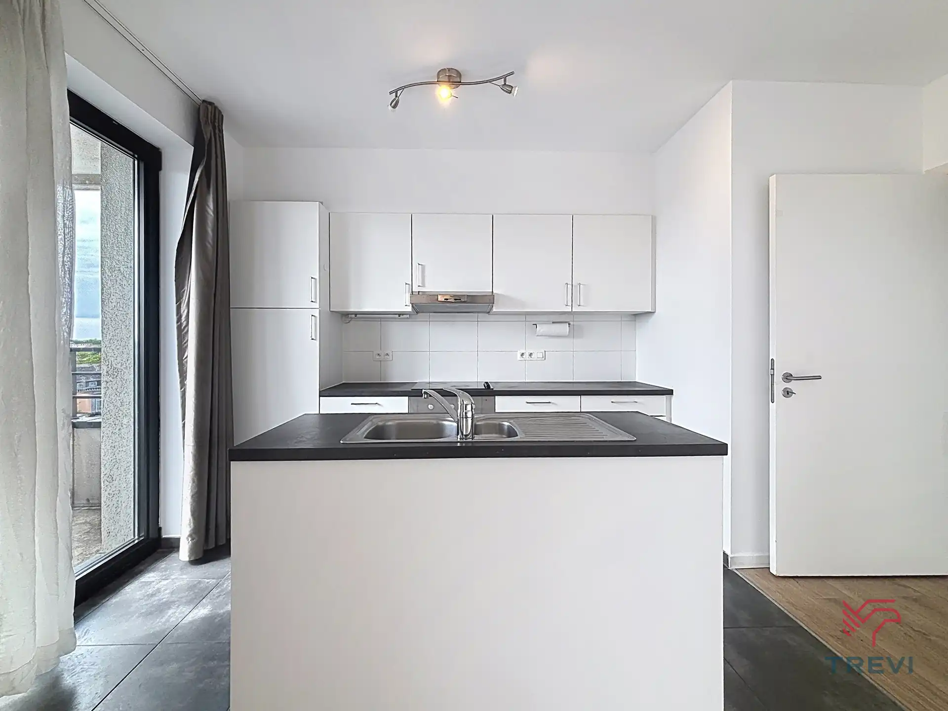 Mooi appartement met 2 slaapkamers + parkeerplaats foto 4
