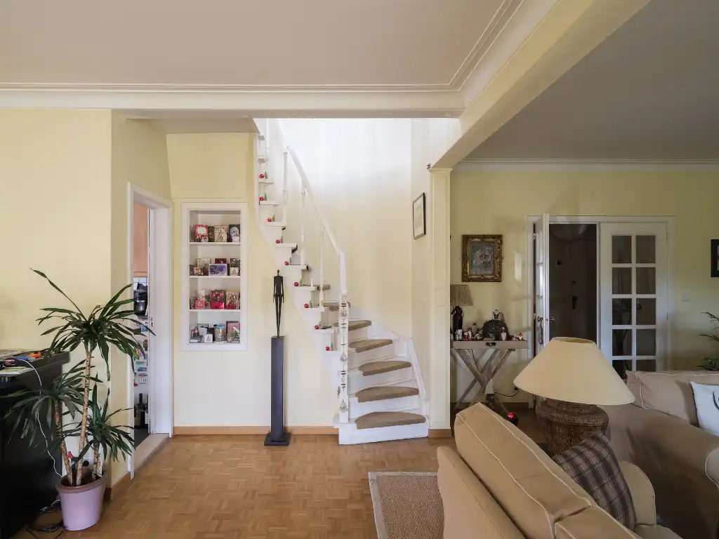 Ruim en stijlvol duplexappartement (bew. opp. ±154 m²) met 3 slaapkamers, gelegen in de standingvolle residentie ‘Versailles’, op slechts 10 minuten van het centrum van Gent. foto 11