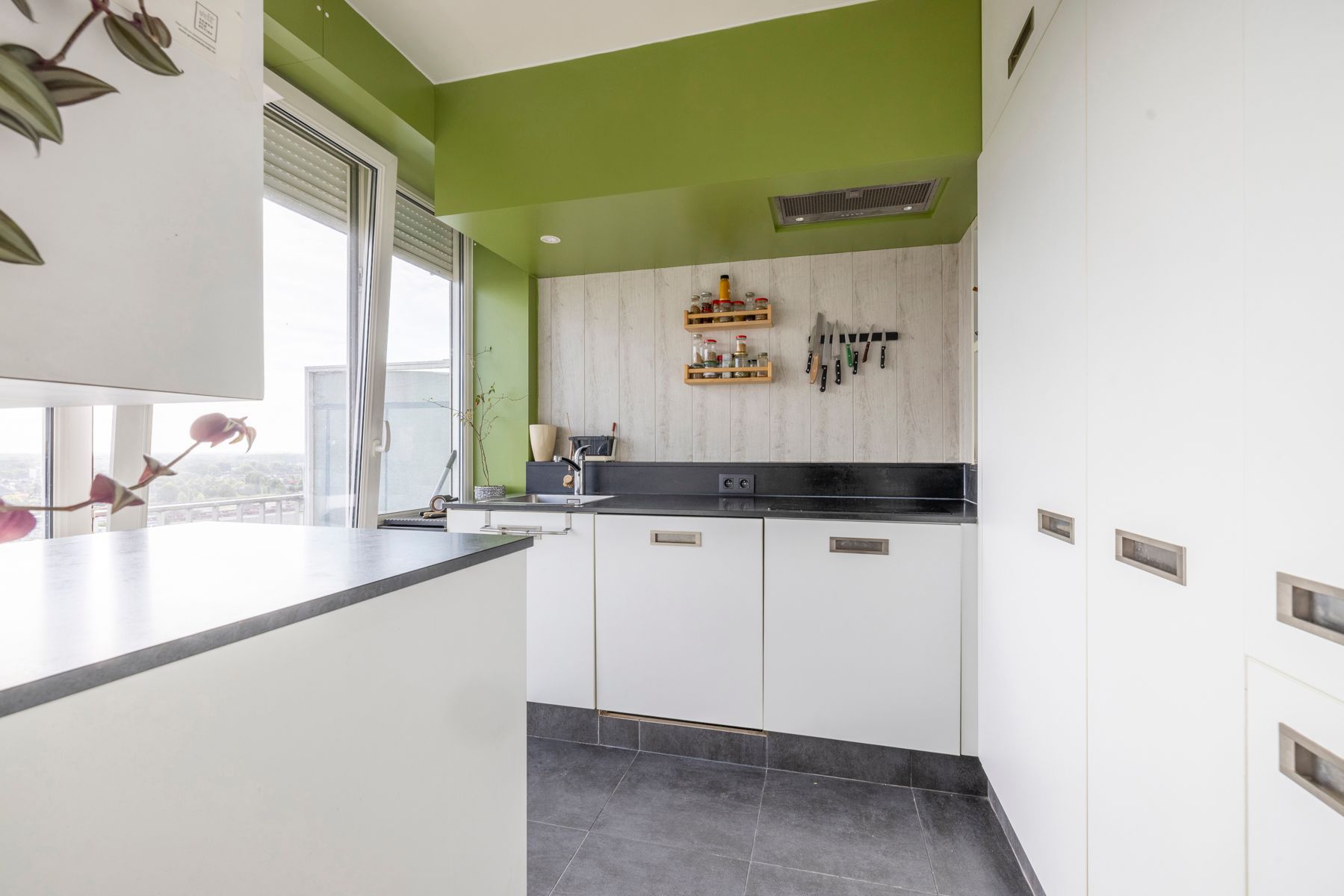 Vernieuwd appartement met 2 slaapkamers en terras foto 5