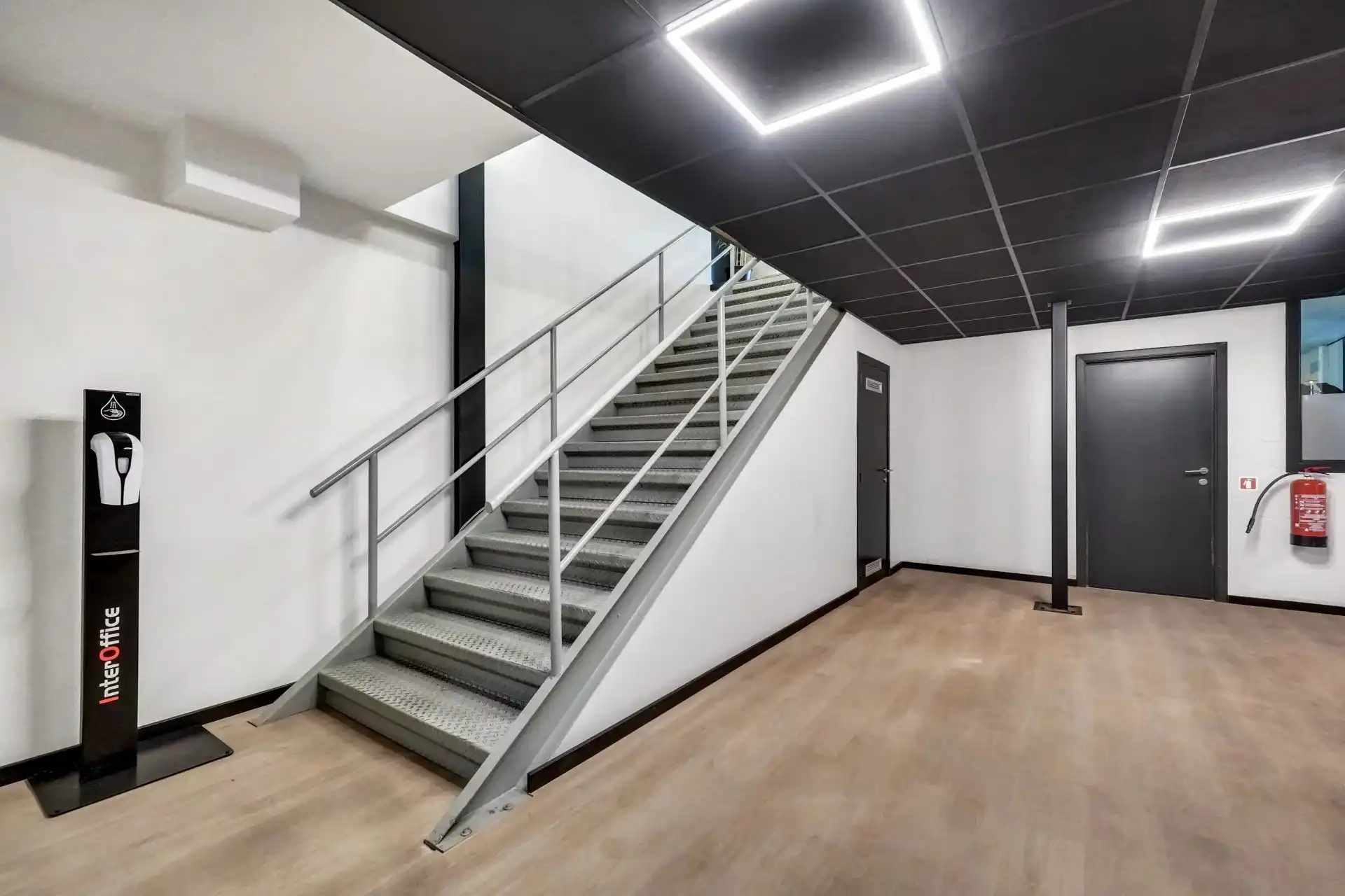 Industrieel gebouw op strategische locatie foto 12