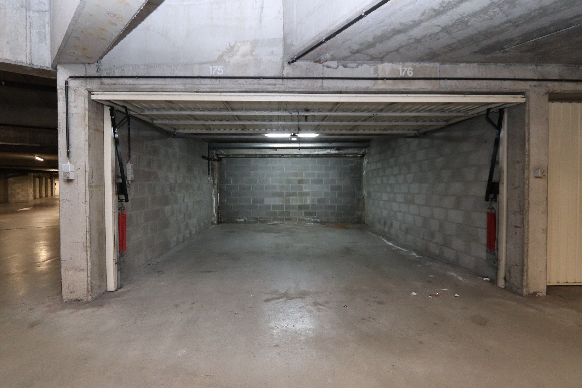 DUBBELE GARAGE TE CENTRUM KORTRIJK foto 3