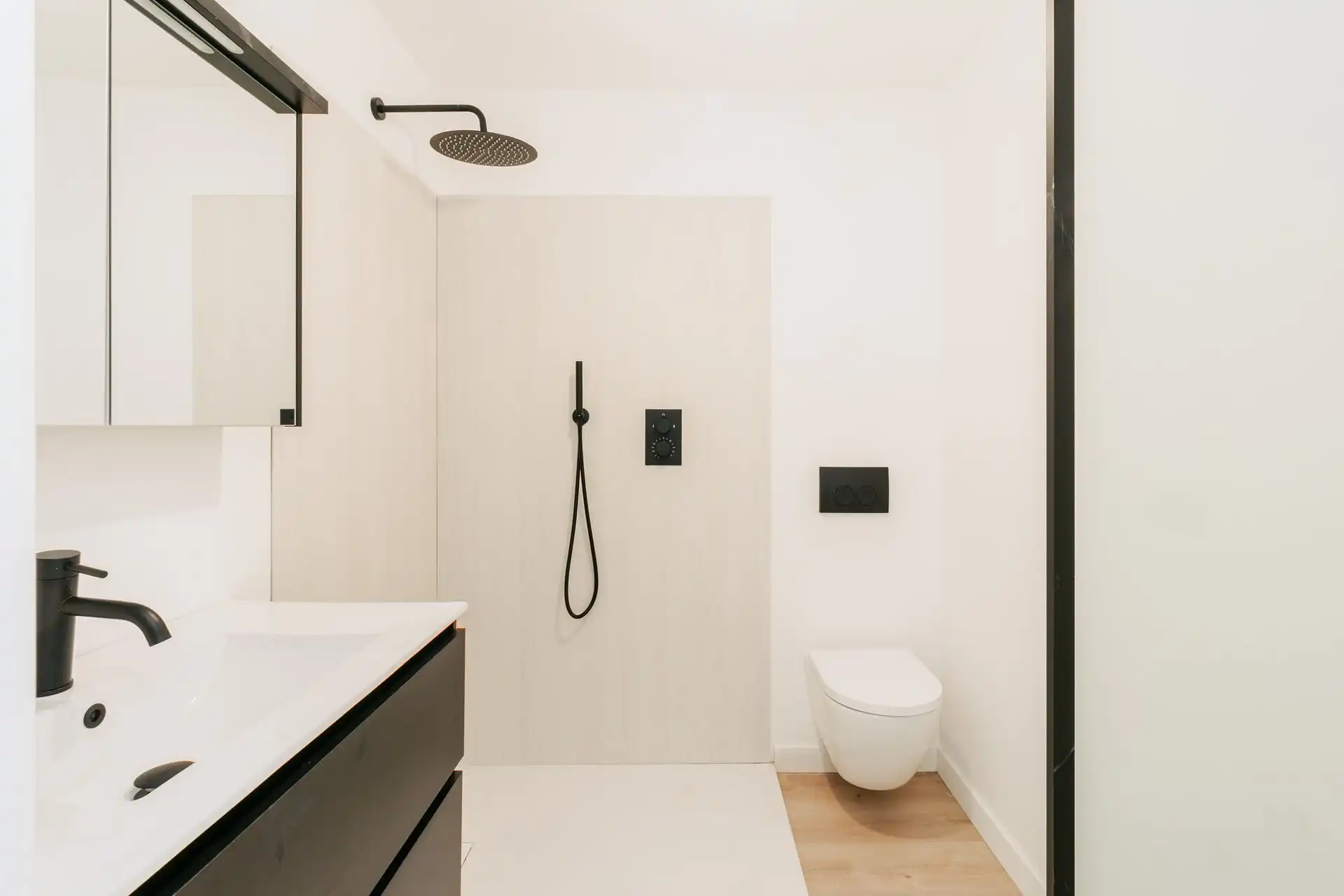 Instapklaar appartement met parking in Gillegomwijk! foto 8