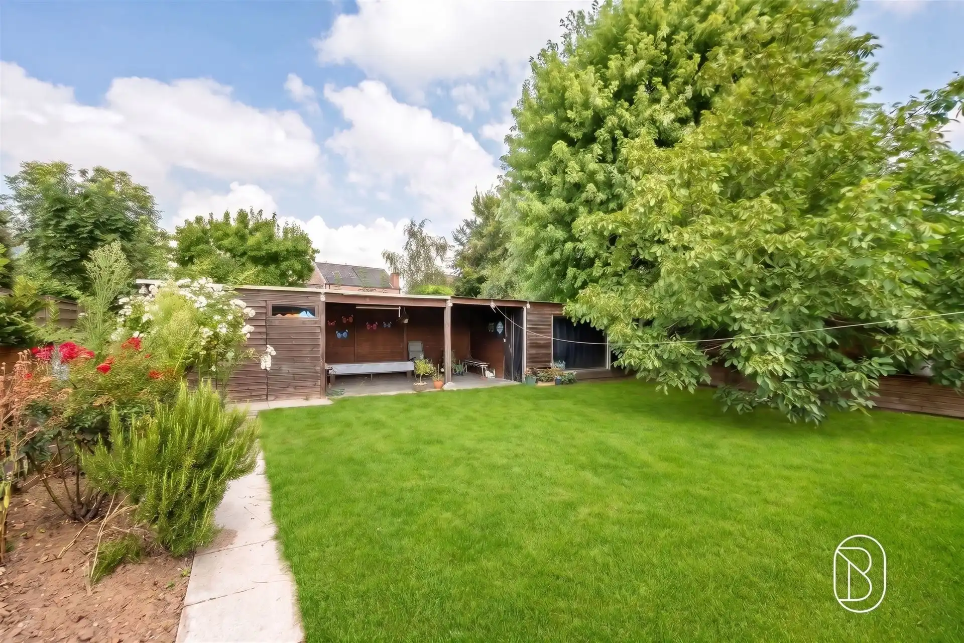 Instapklare woning met 3 slk in een rustige wijk foto 2