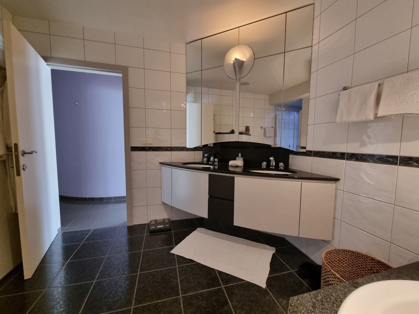 Zeer ruim instapklaar appartement met 3 slpks in het centrum foto 16