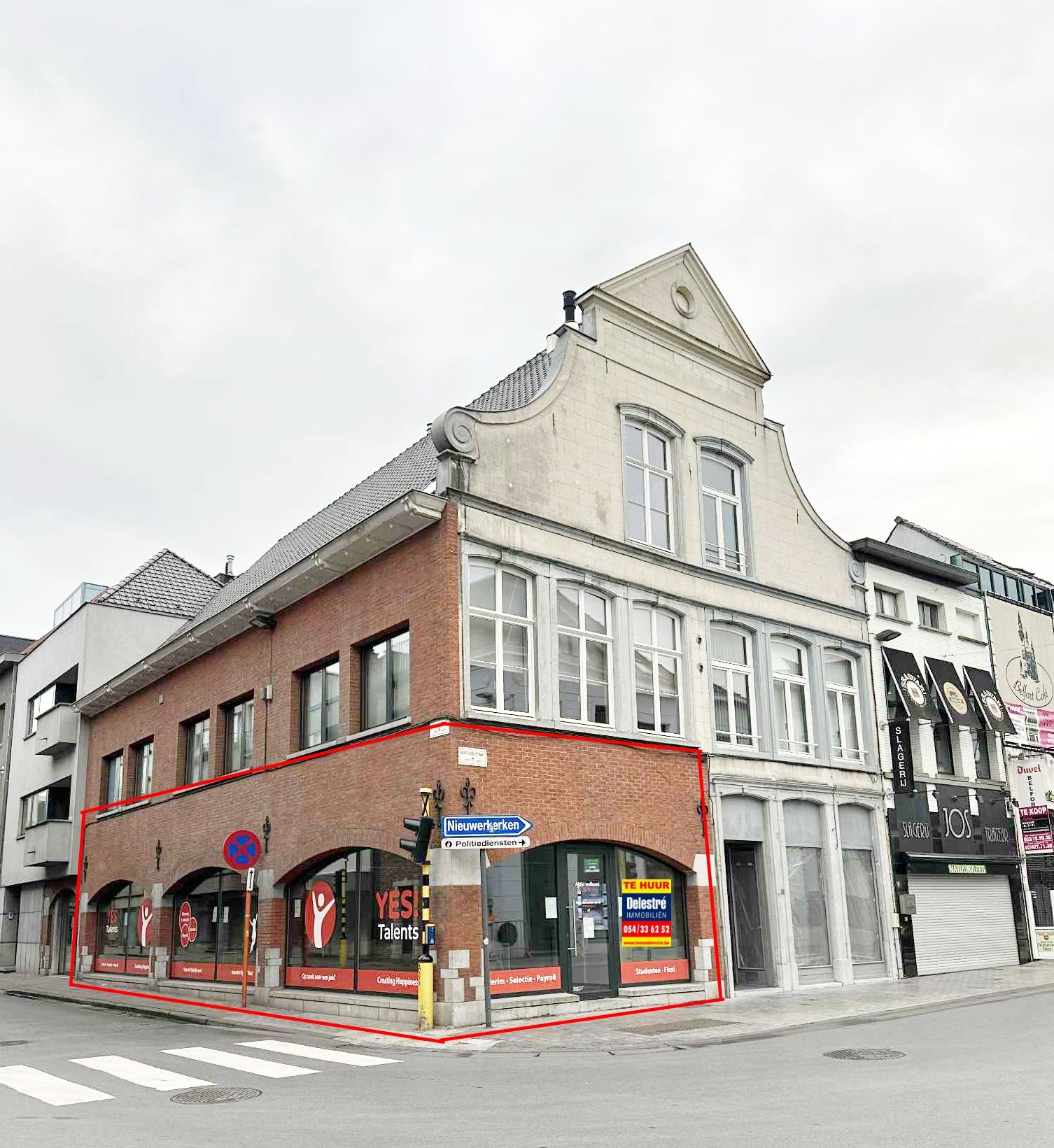 PRACHTIG COMMERCIEEL HOEKPAND TE HUUR – TOPLIGGING AALST CENTRUM foto {{pictureIndex}}