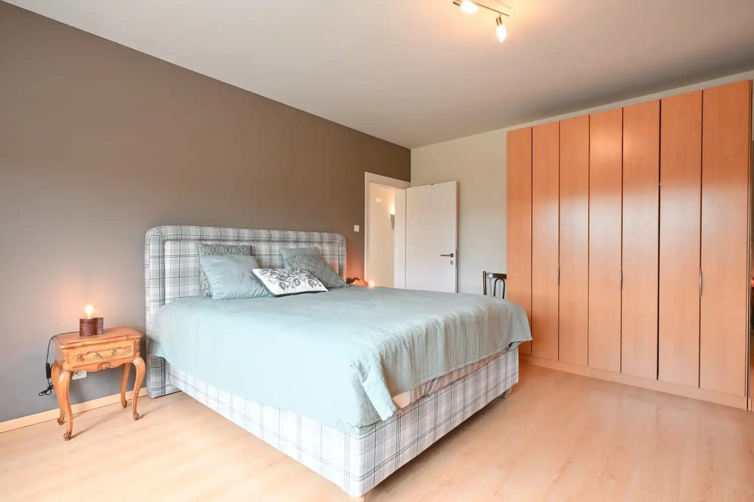 Instapklare gezinswoning met prachtige tuin en hoogwaardige afwerking foto 9