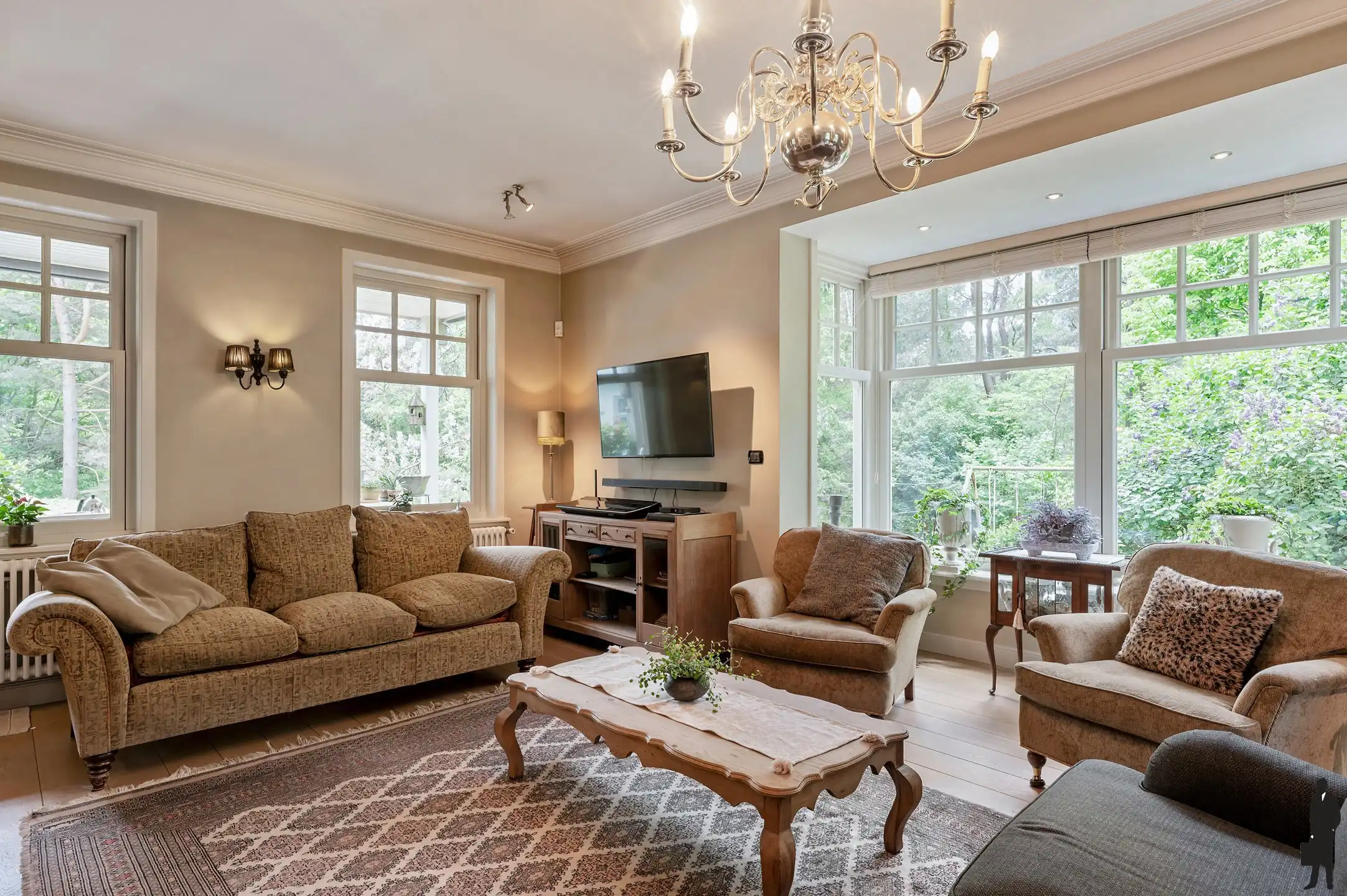 Exclusieve en uniek gelegen Engelse cottagevilla met orangerie, zwembad en aanpalende bouwgrond op ca. 1,1 ha in bosrijke omgeving. foto 10