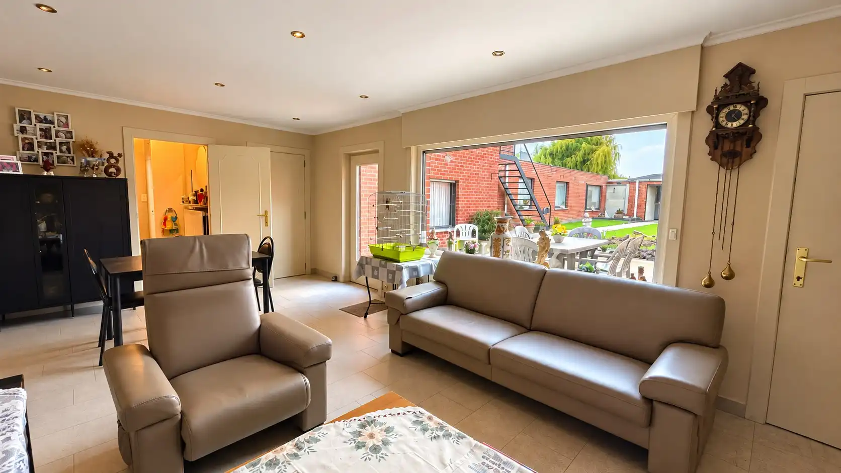 Ruime woning met 5 mogelijke slaapkamers, 2 badkamers, grote garage, ... 641 m² foto 10