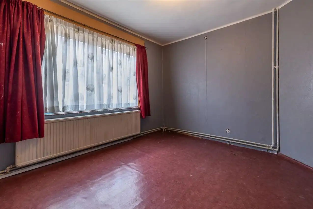 Ruime woning met zuidgerichte tuin en garage in rustige straat nabij centrum. EPC C en 5+ slaapkamers. foto 18