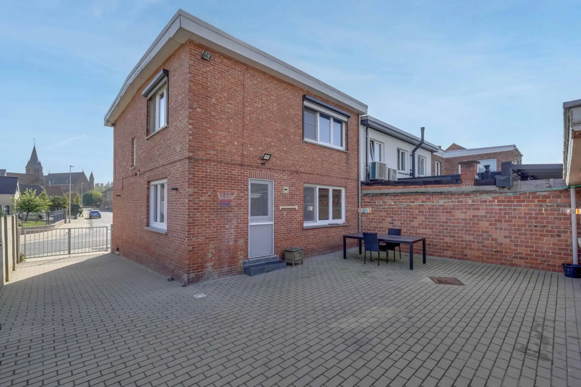 Ruime gezinswoning met drie slaapkamers foto 26