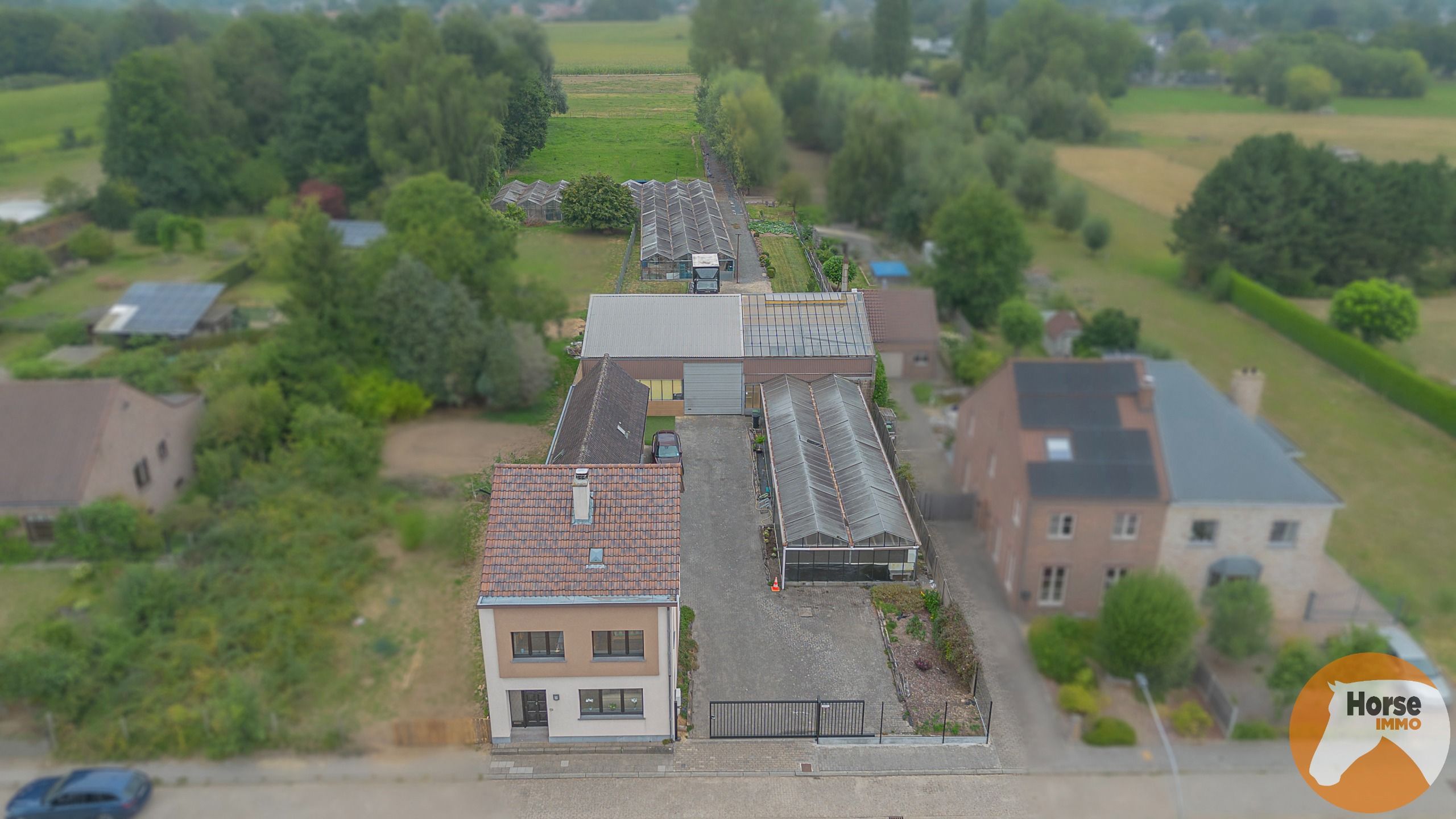 ERPE-MERE - Goed onderhouden woning met magazijn en serres foto 32