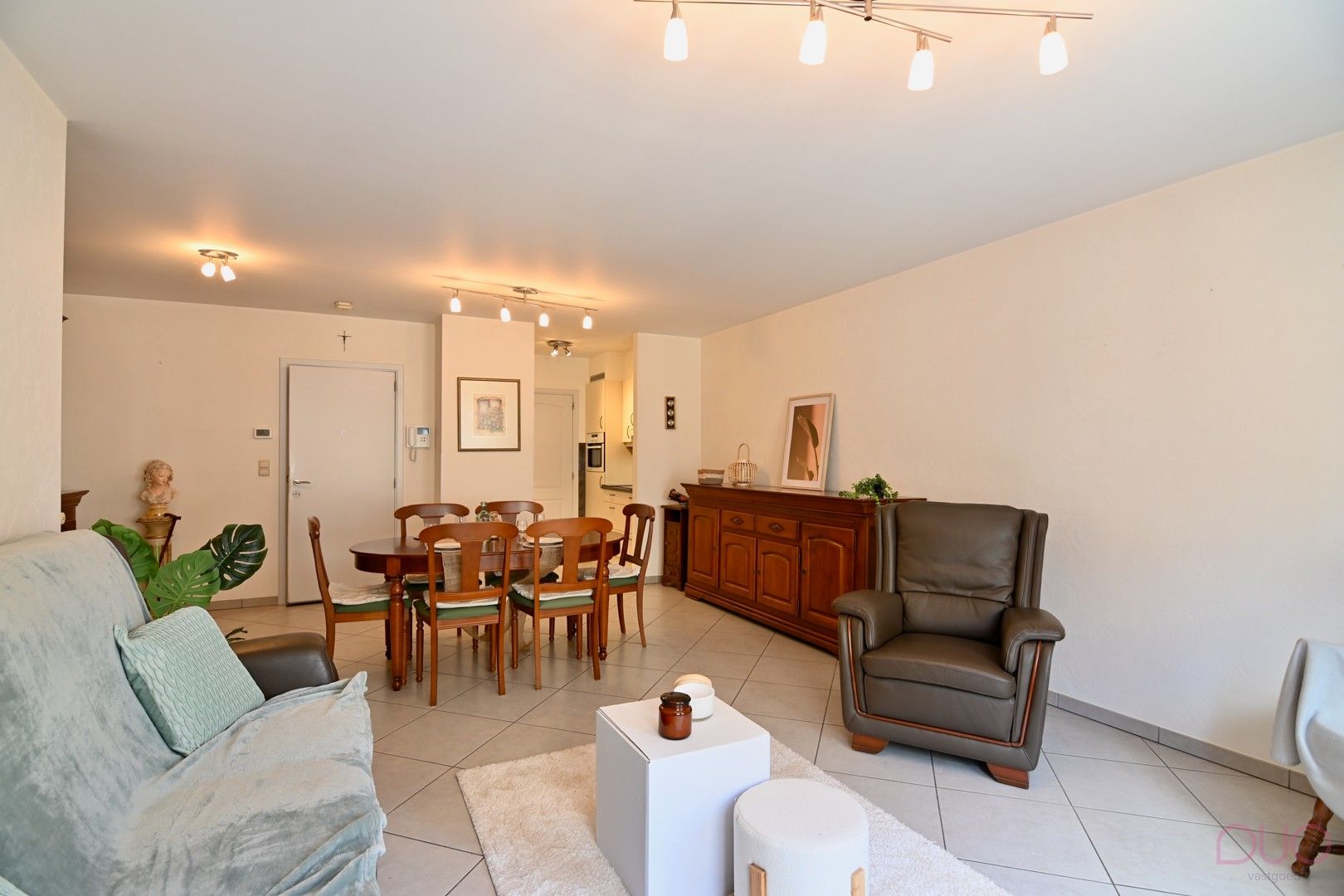 Instapklaar appartement met 2 slaapkamers en autostaanplaats in het stadscentrum van Tongeren-Borgloon (toplocatie inclusief meubels)! foto 5