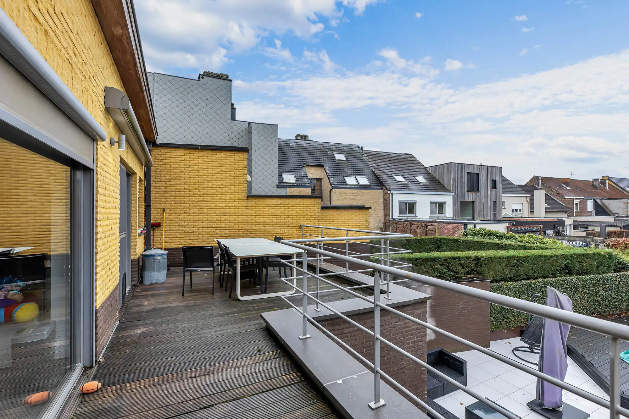 Woonst met 4 slpks en verwarmd zwembad in Erembodegem foto 8