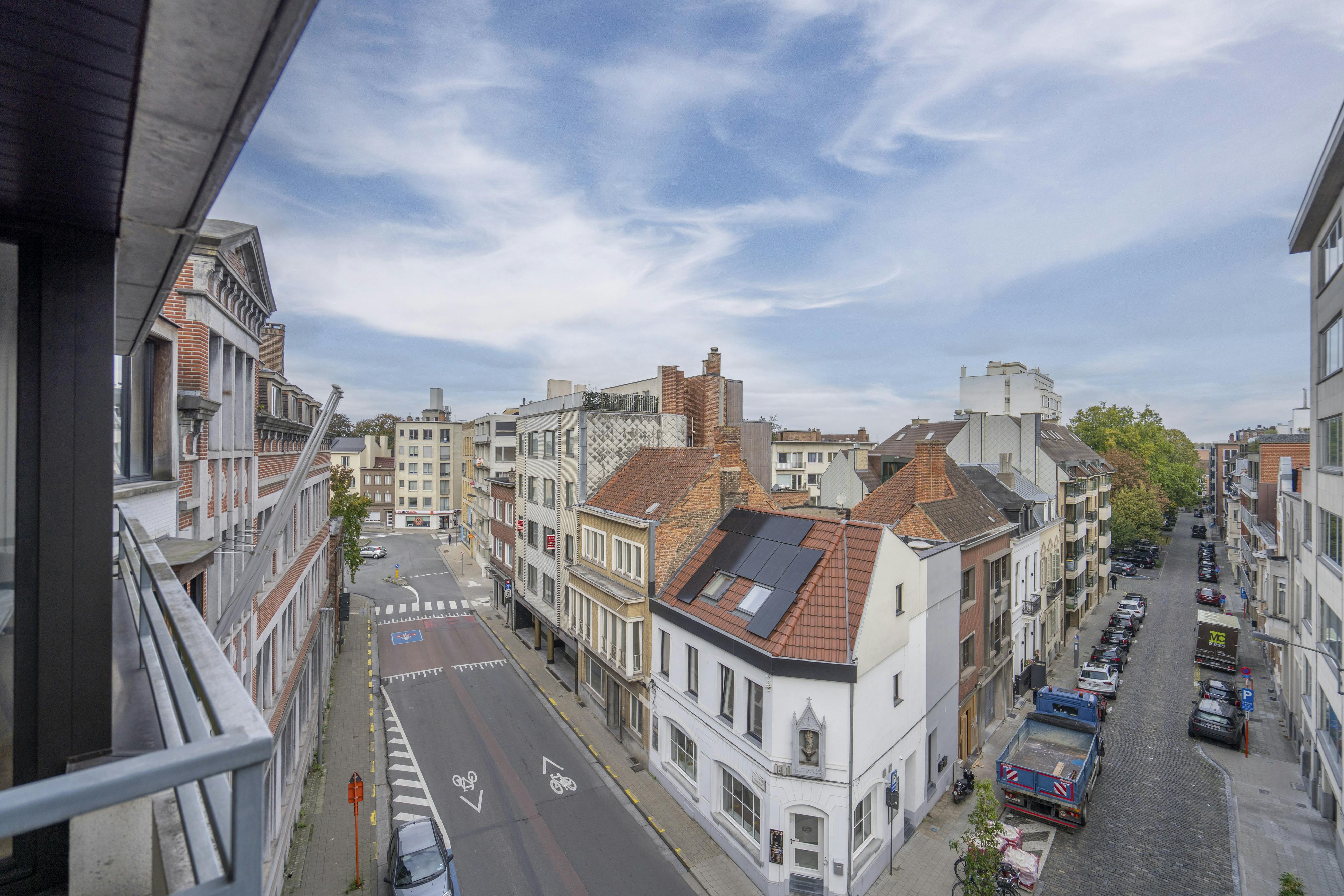 Te koop: lichtrijk 2-slaapkamerappartement in Kortrijk foto 7