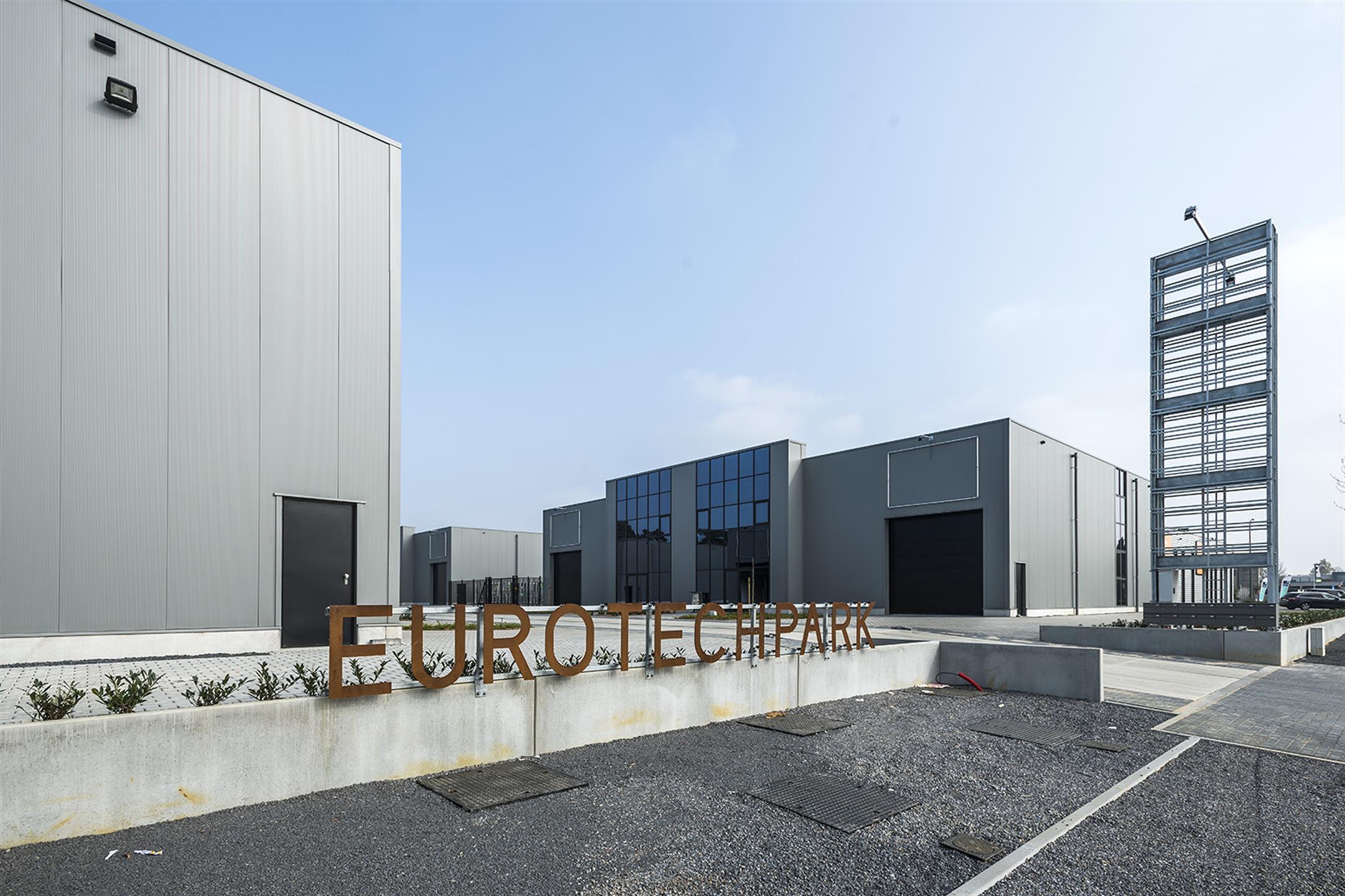 RECENTE KMO-UNIT VAN 385M²  foto {{pictureIndex}}