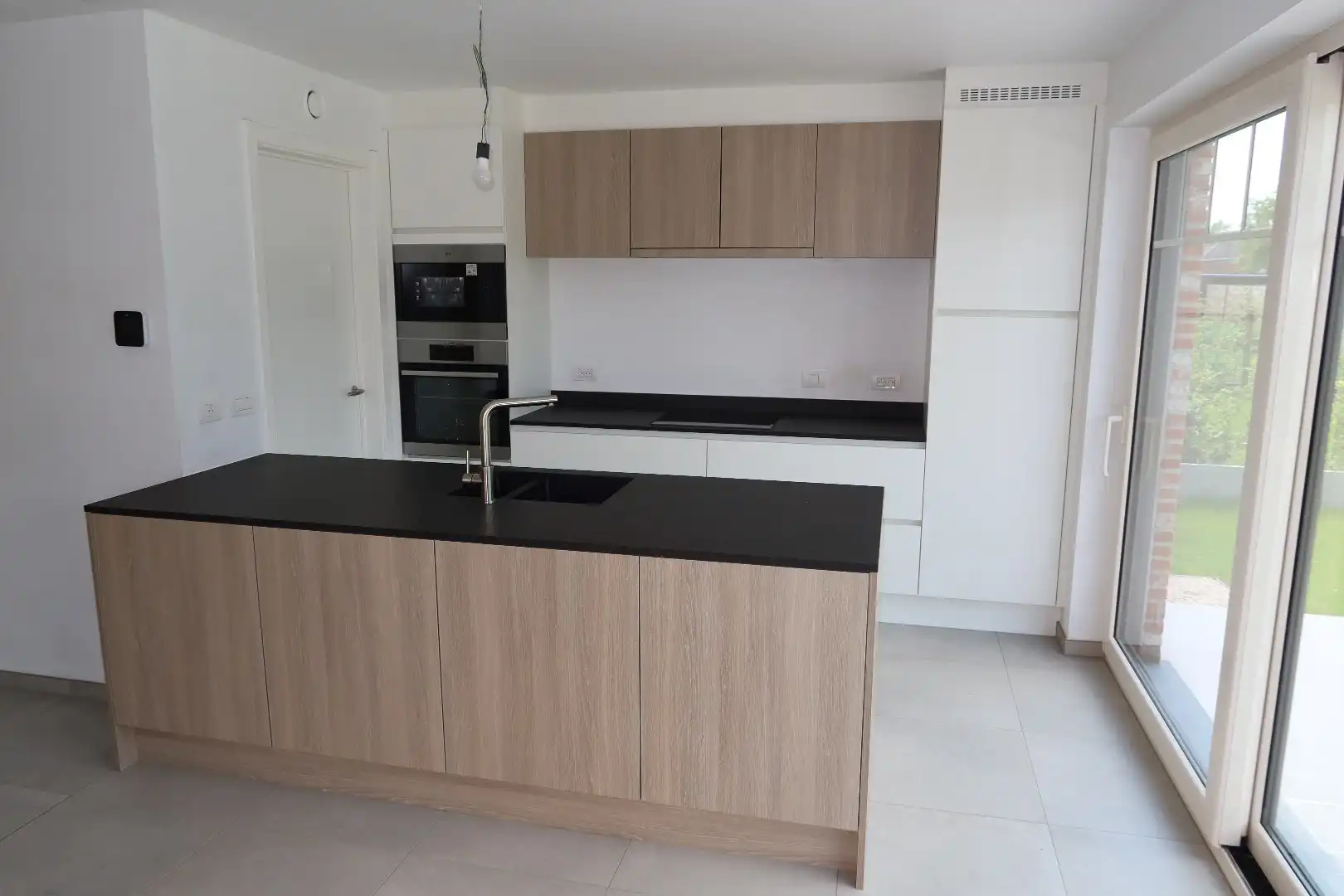 Recente pastorijwoning met 3 slk, carport en tuin foto 6