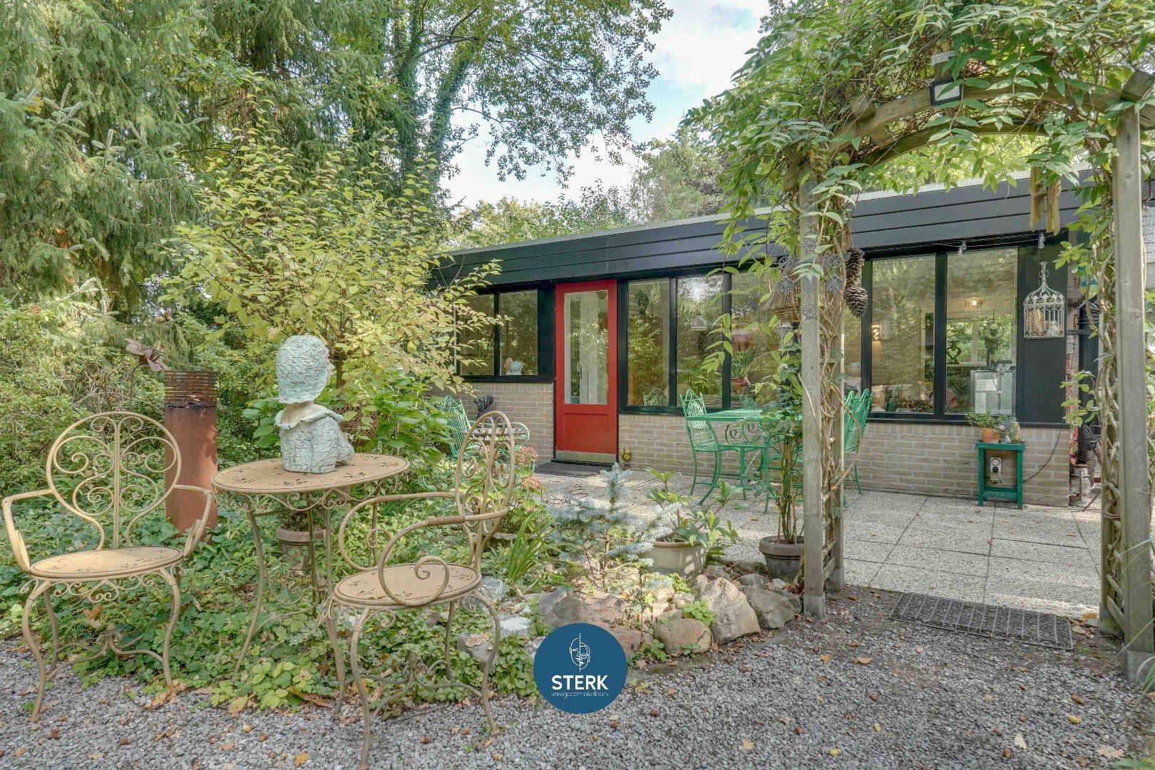 RECENT OPGEKNAPTE VAKANTIEWONING MET PRACHTIG GROEN UITZICHT !  foto 16