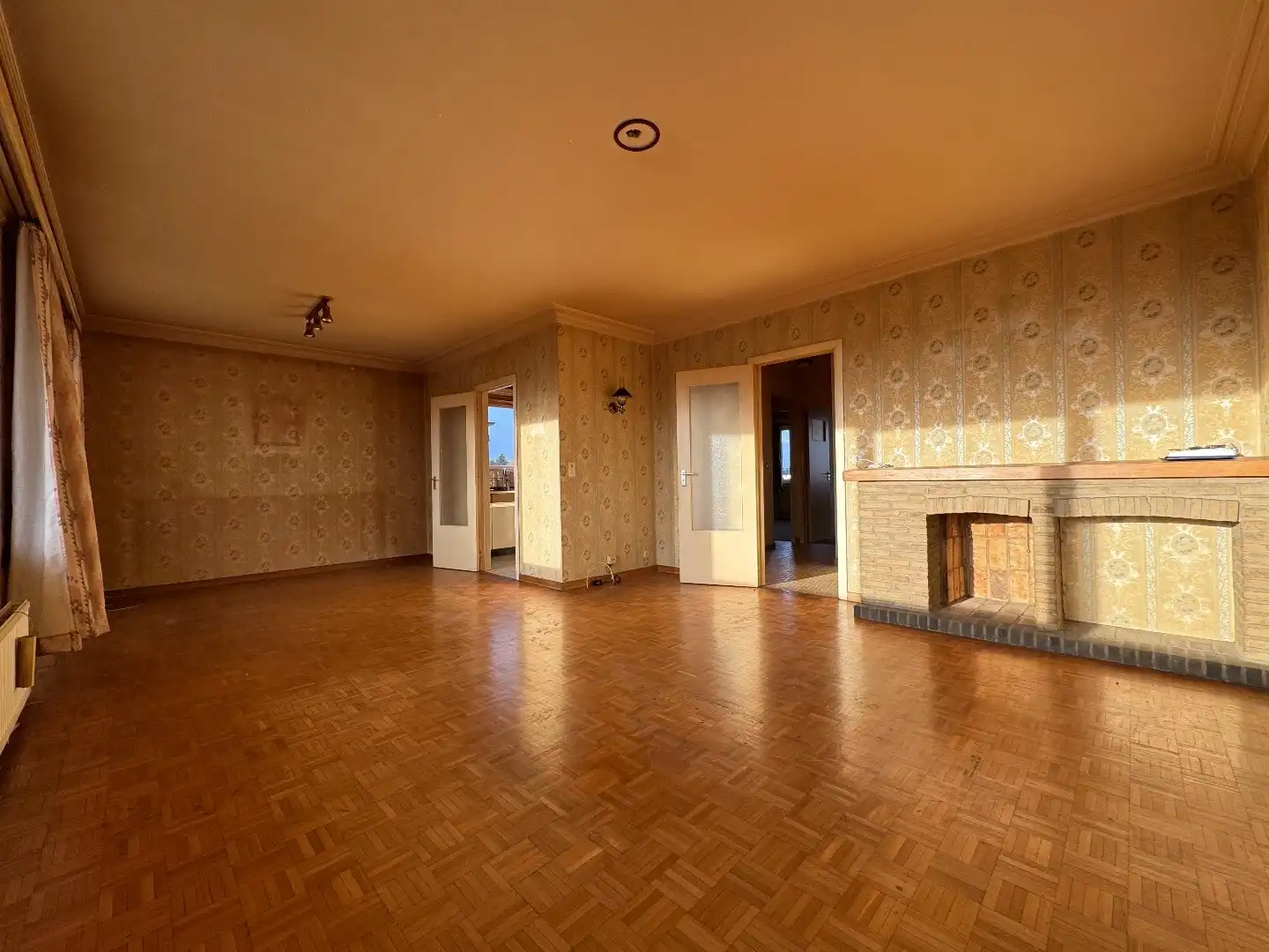 Een lichtrijk 2-SLPK.-appartement met kelder foto 4