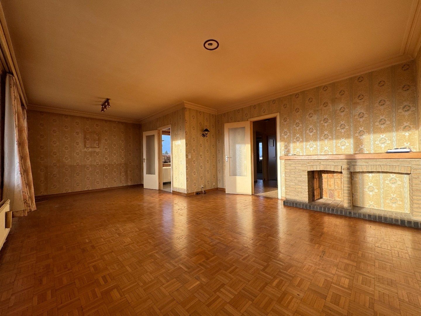 Een lichtrijk 2-SLPK.-appartement met kelder foto 4