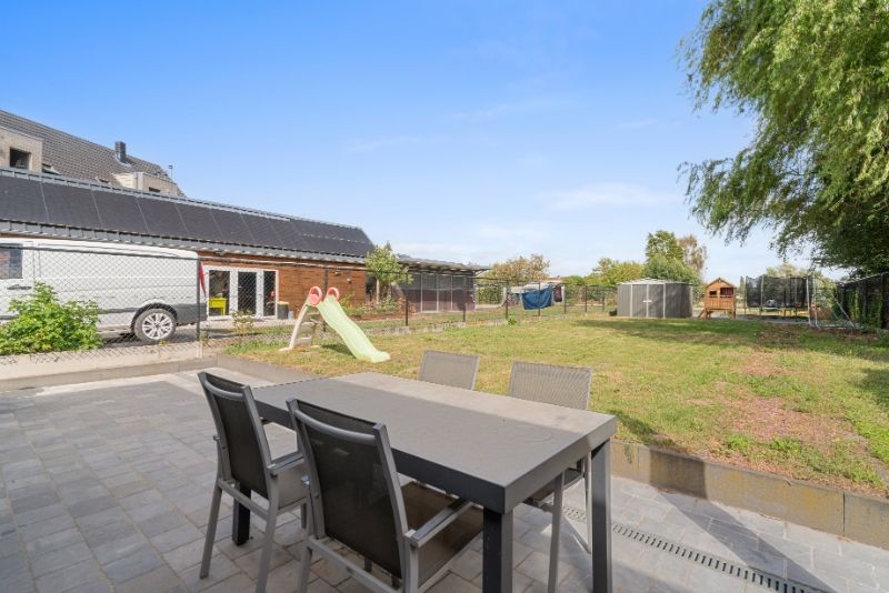 Mooie recente woning met 4 slaapkamers op 410m² foto 16